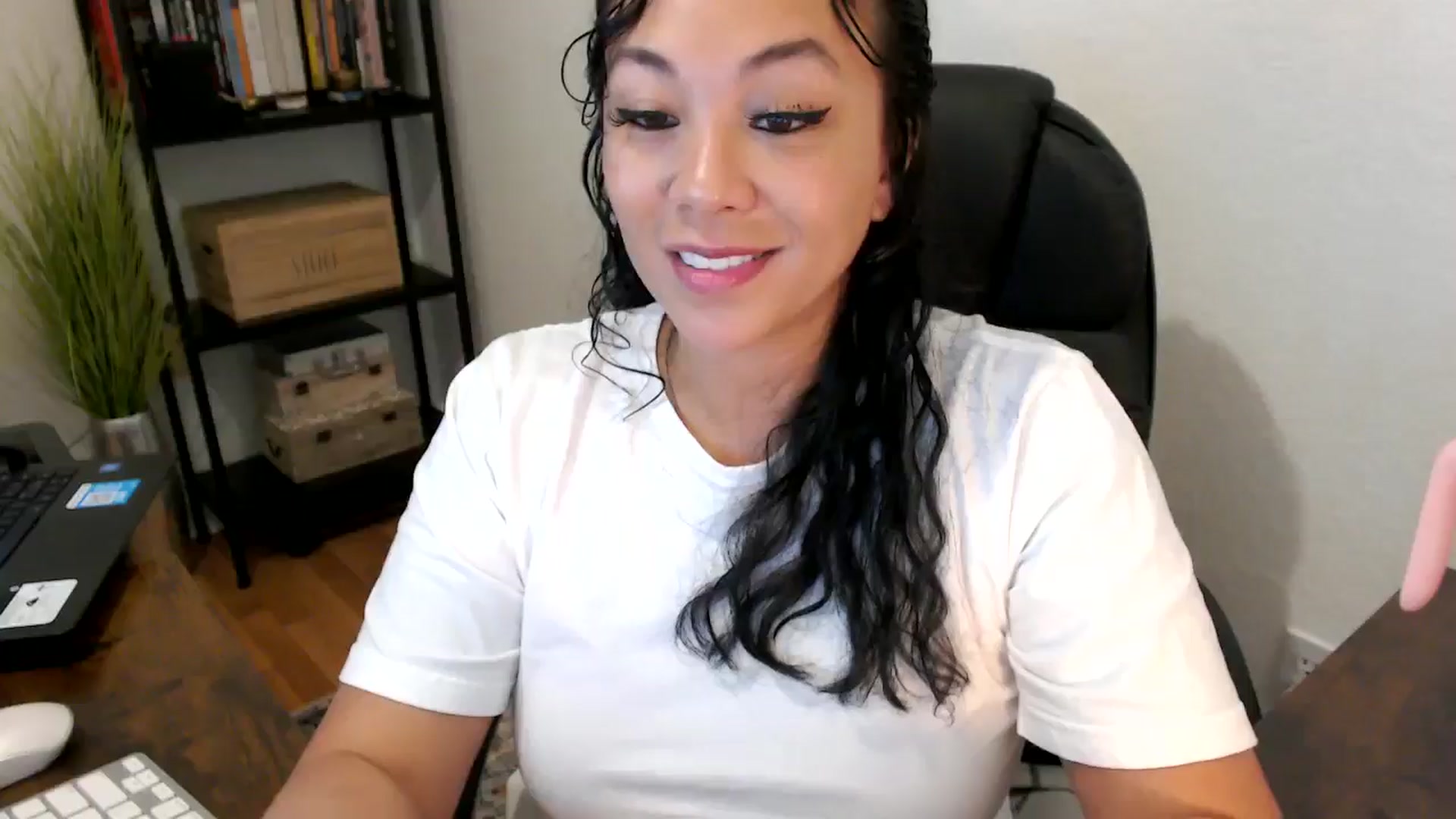 Gallery image thumbnail from MickaylaMoon's myfreecams stream on, 08/20/2024, 15:10 image 9 of 20