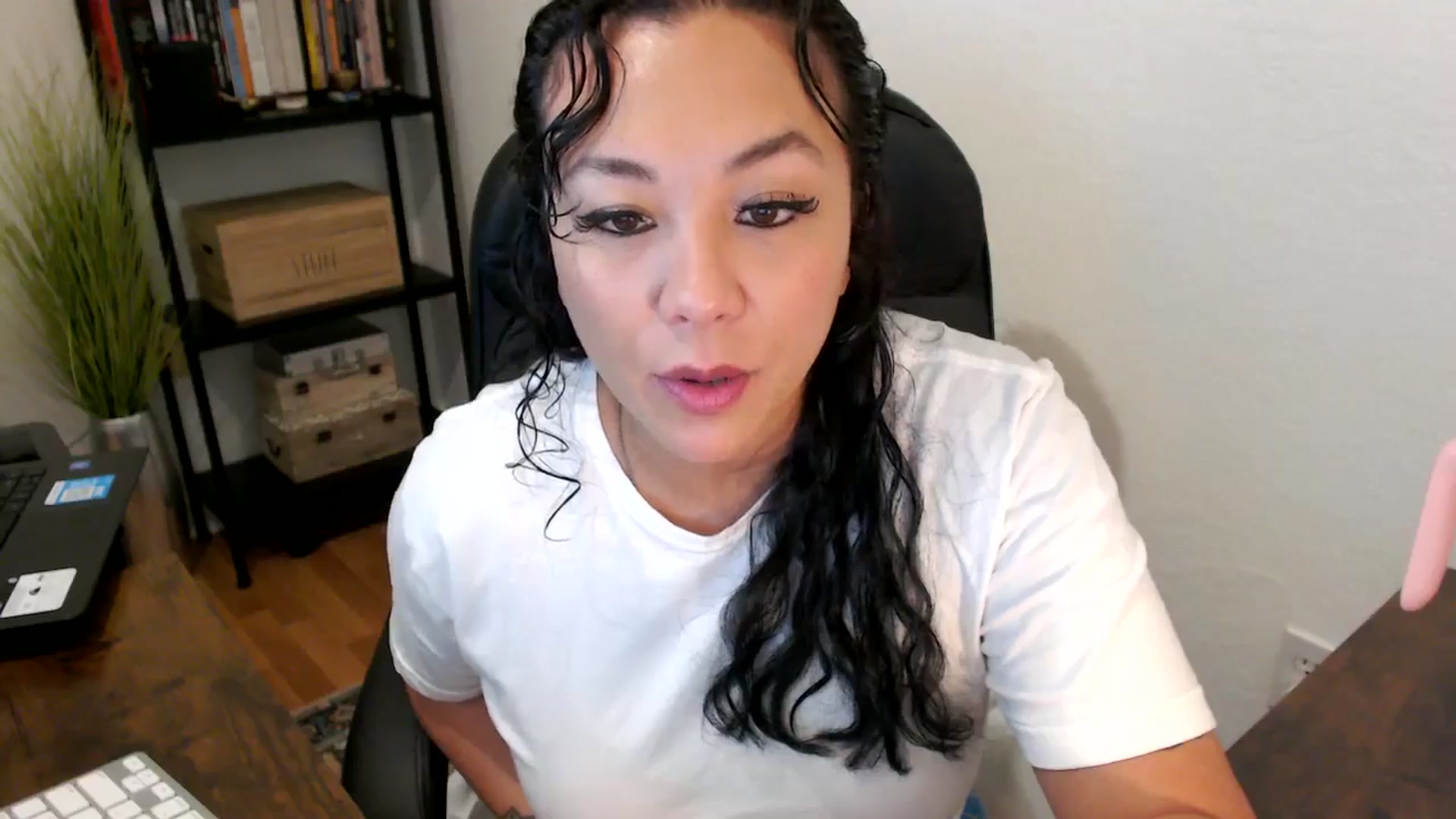 Gallery image thumbnail from MickaylaMoon's myfreecams stream on, 08/20/2024, 15:10 image 2 of 20