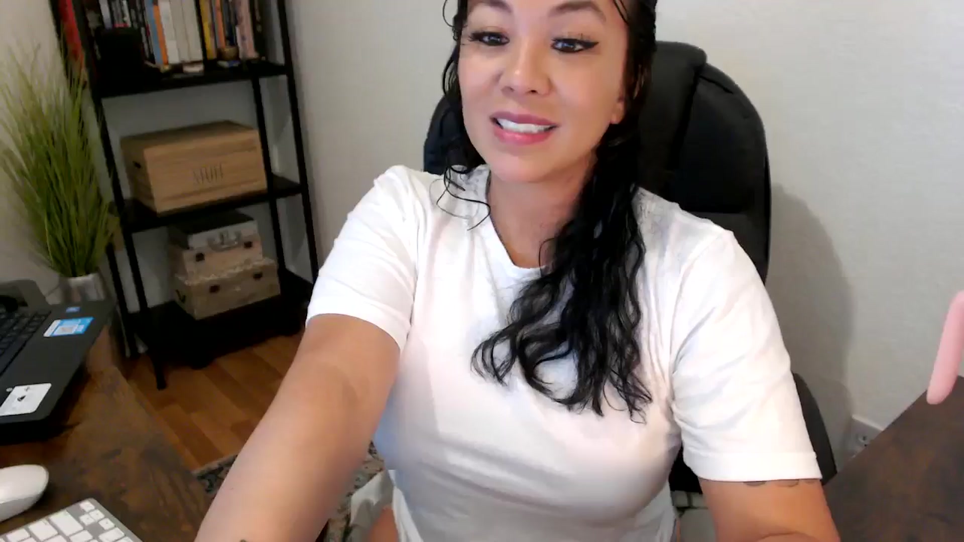 Gallery image thumbnail from MickaylaMoon's myfreecams stream on, 08/20/2024, 15:10 image 10 of 20