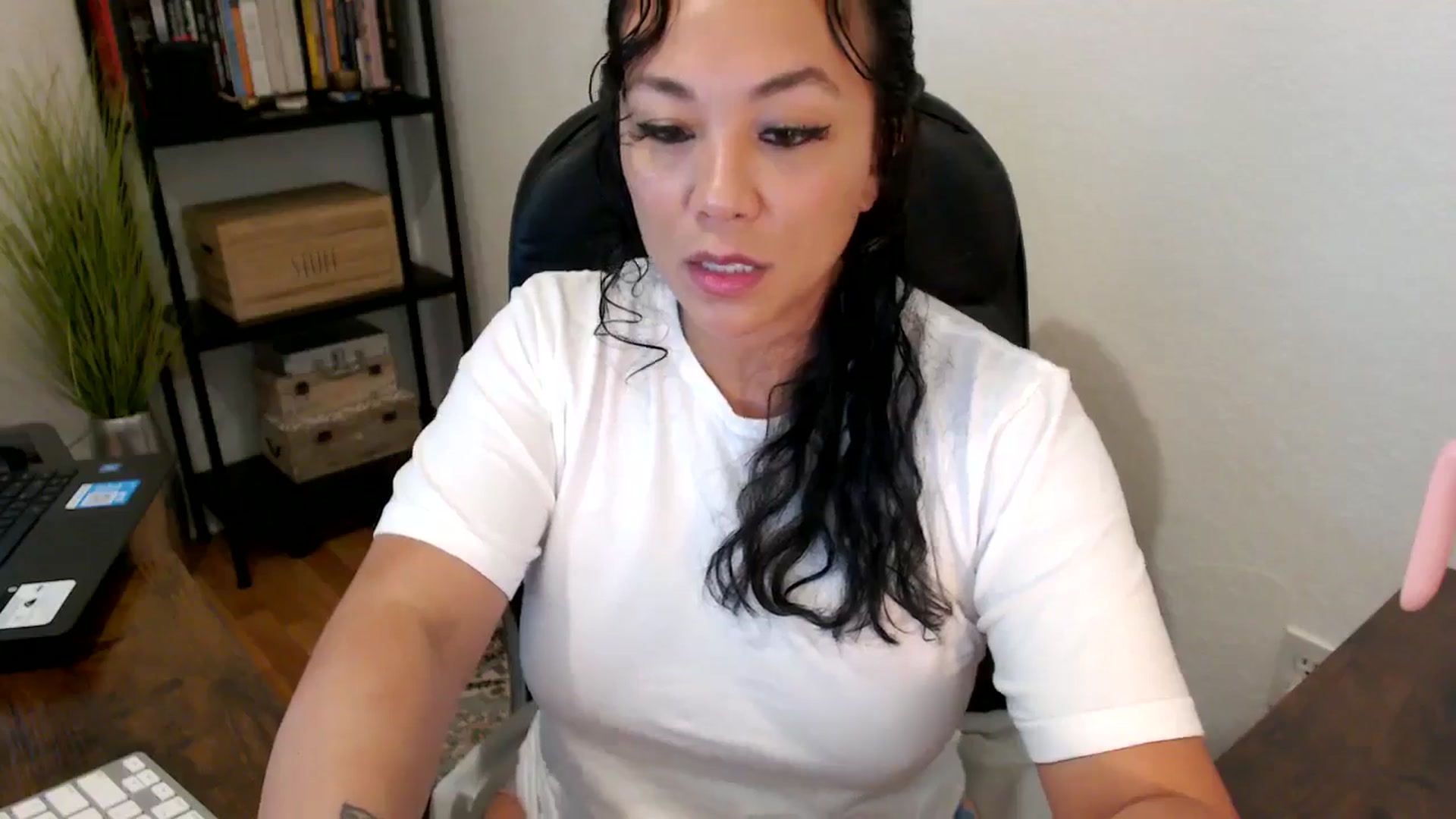 Gallery image thumbnail from MickaylaMoon's myfreecams stream on, 08/20/2024, 15:10 image 3 of 20