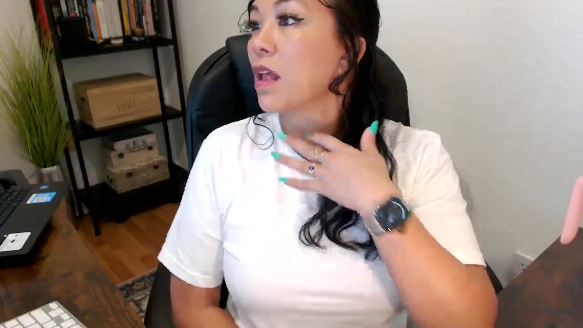 Gallery image thumbnail from MickaylaMoon's myfreecams stream on, 08/20/2024, 15:10 image 5 of 20
