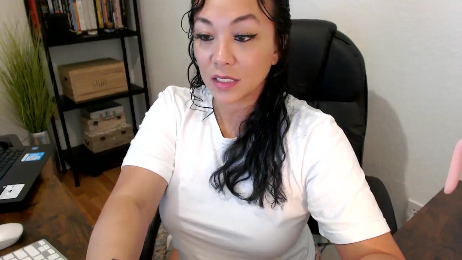 Gallery image thumbnail from MickaylaMoon's myfreecams stream on, 08/20/2024, 15:10 image 12 of 20