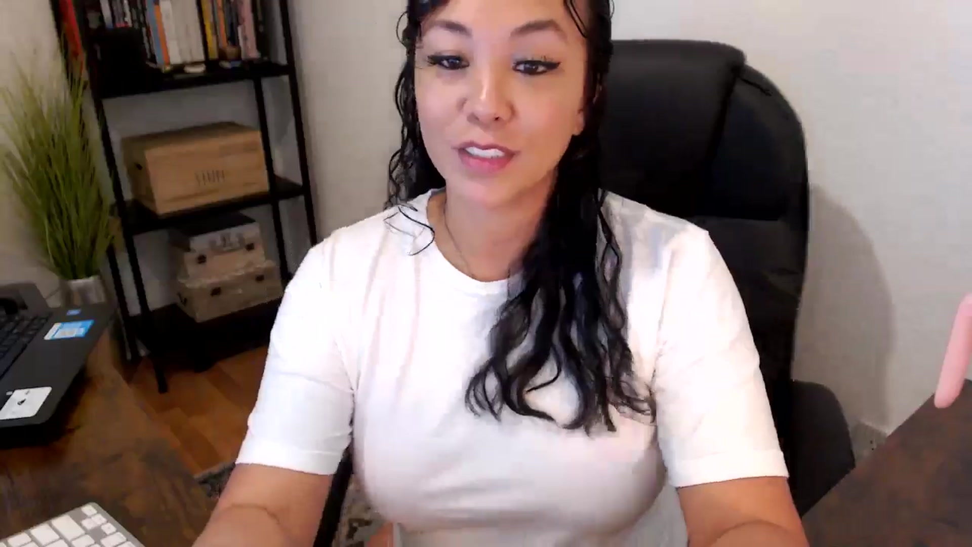 Gallery image thumbnail from MickaylaMoon's myfreecams stream on, 08/20/2024, 15:10 image 6 of 20