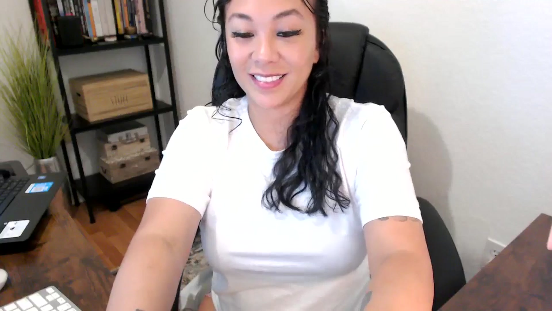 Gallery image thumbnail from MickaylaMoon's myfreecams stream on, 08/20/2024, 15:10 image 19 of 20