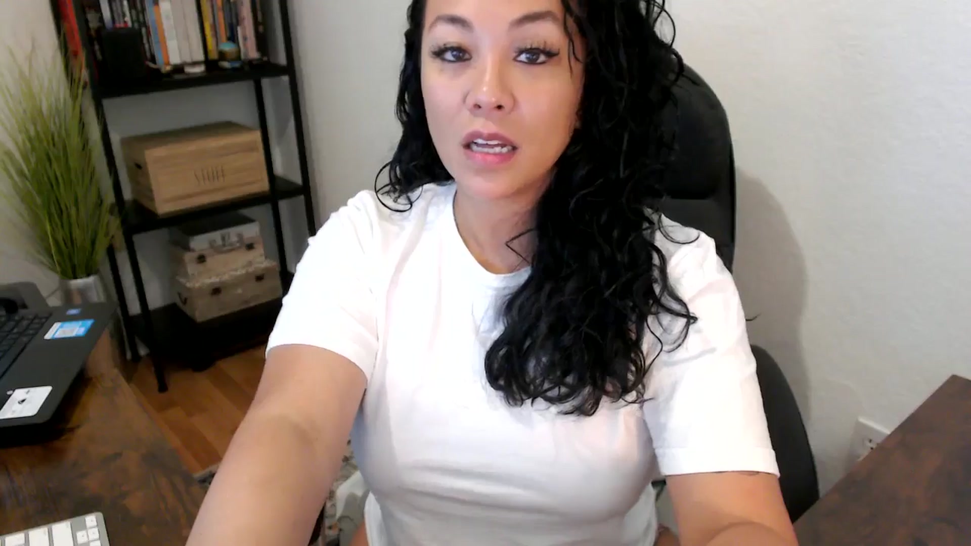 Gallery image thumbnail from MickaylaMoon's myfreecams stream on, 08/20/2024, 15:35 image 10 of 20