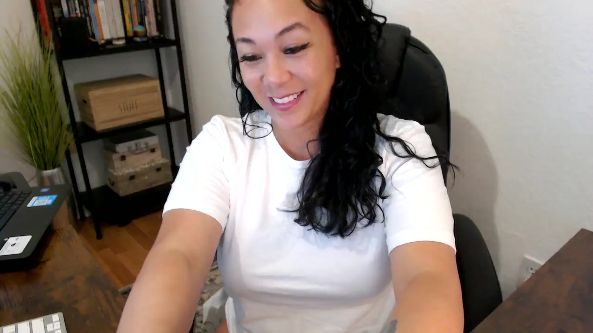 Gallery image thumbnail from MickaylaMoon's myfreecams stream on, 08/20/2024, 15:35 image 8 of 20