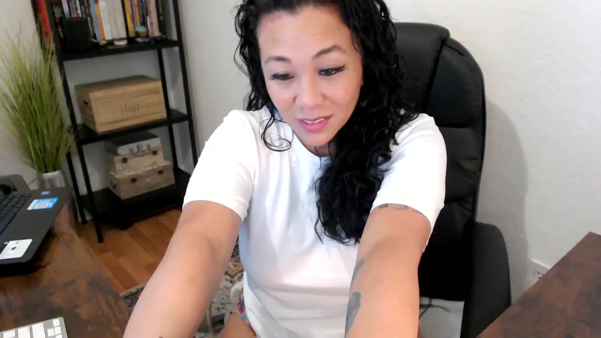 Gallery image thumbnail from MickaylaMoon's myfreecams stream on, 08/20/2024, 15:35 image 18 of 20