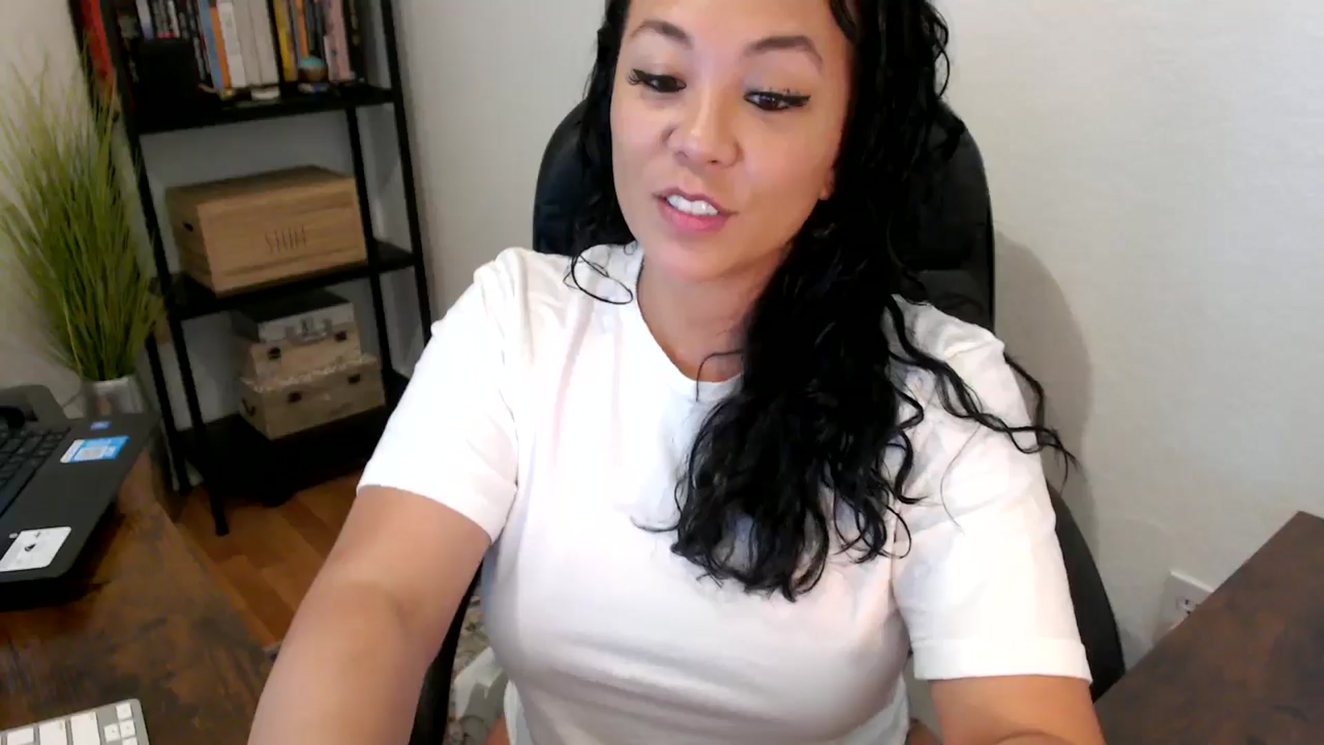 Gallery image thumbnail from MickaylaMoon's myfreecams stream on, 08/20/2024, 15:35 image 6 of 20