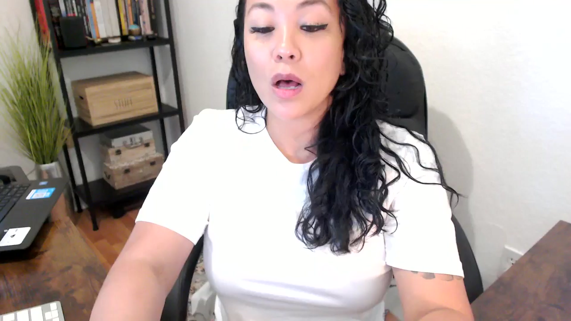 Gallery image thumbnail from MickaylaMoon's myfreecams stream on, 08/20/2024, 15:35 image 1 of 20