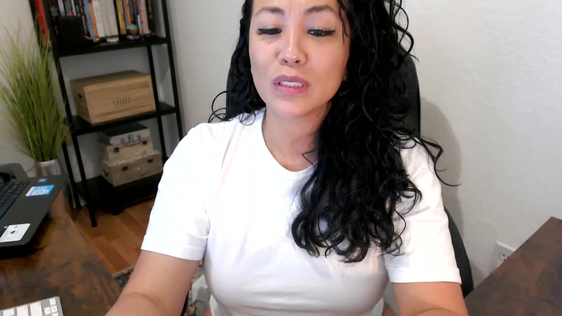 Gallery image thumbnail from MickaylaMoon's myfreecams stream on, 08/20/2024, 15:35 image 9 of 20