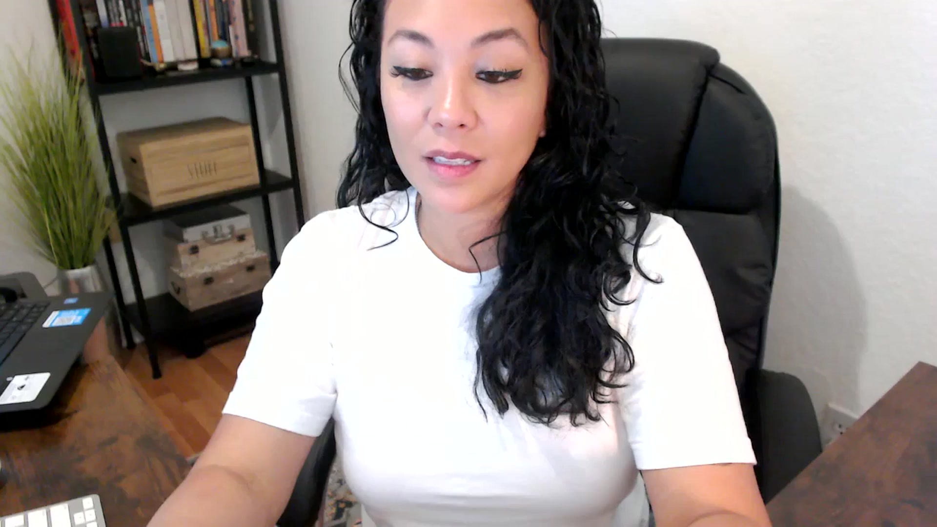 Gallery image thumbnail from MickaylaMoon's myfreecams stream on, 08/20/2024, 15:35 image 20 of 20