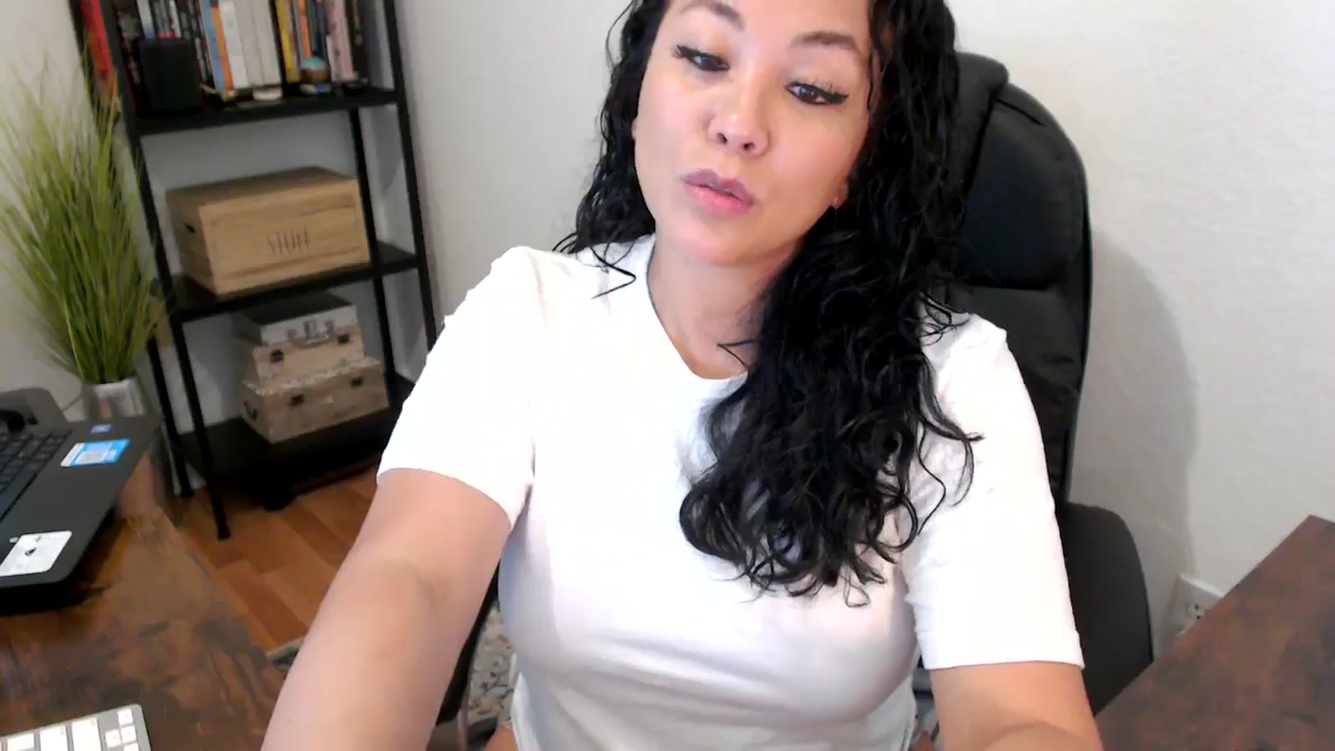 Gallery image thumbnail from MickaylaMoon's myfreecams stream on, 08/20/2024, 15:35 image 14 of 20