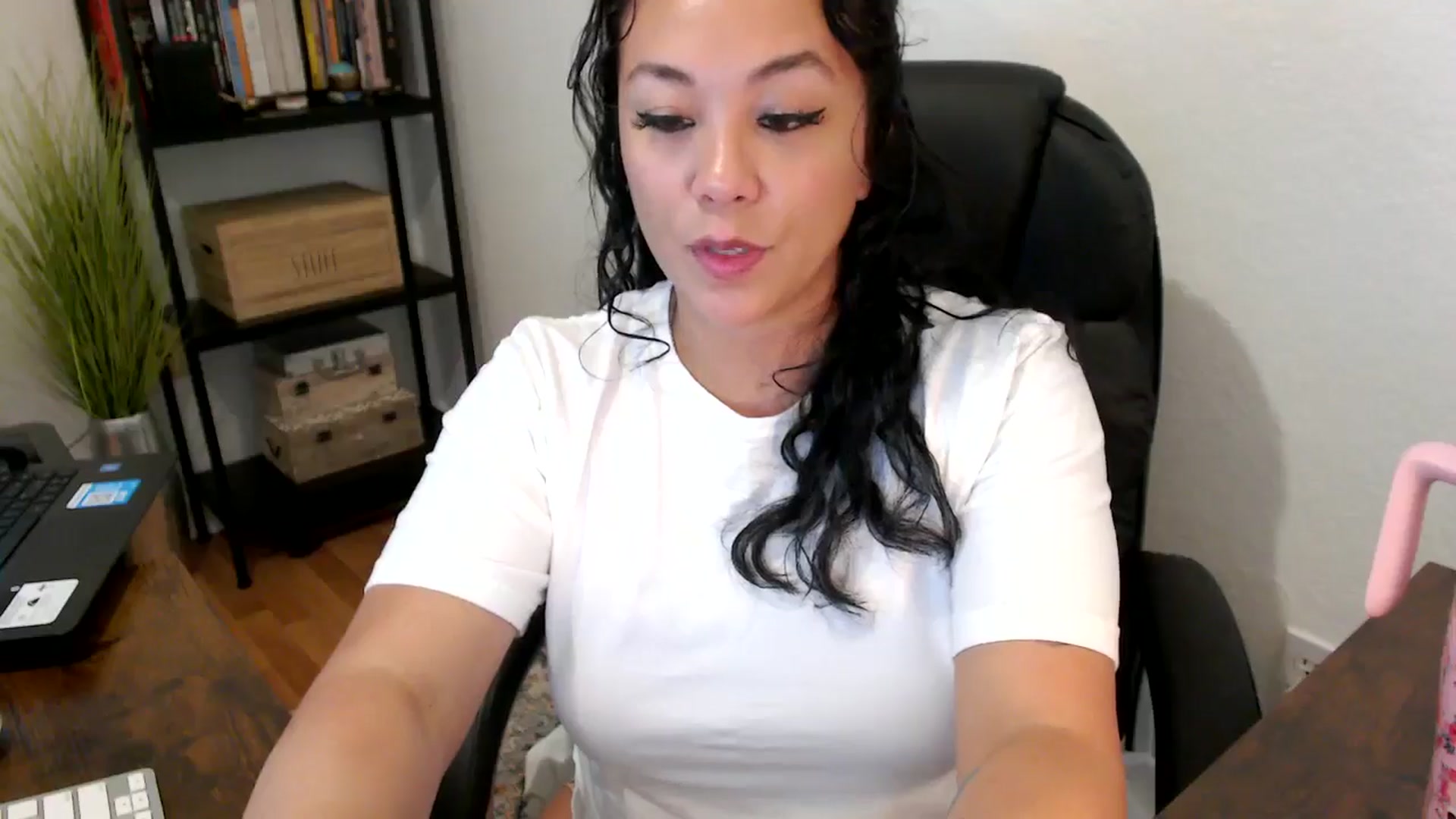 Gallery image thumbnail from MickaylaMoon's myfreecams stream on, 08/20/2024, 16:12 image 14 of 20