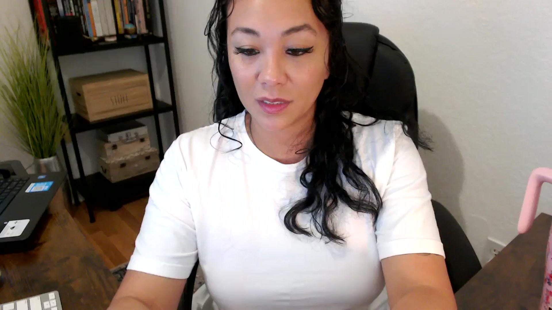 Gallery image thumbnail from MickaylaMoon's myfreecams stream on, 08/20/2024, 16:12 image 11 of 20