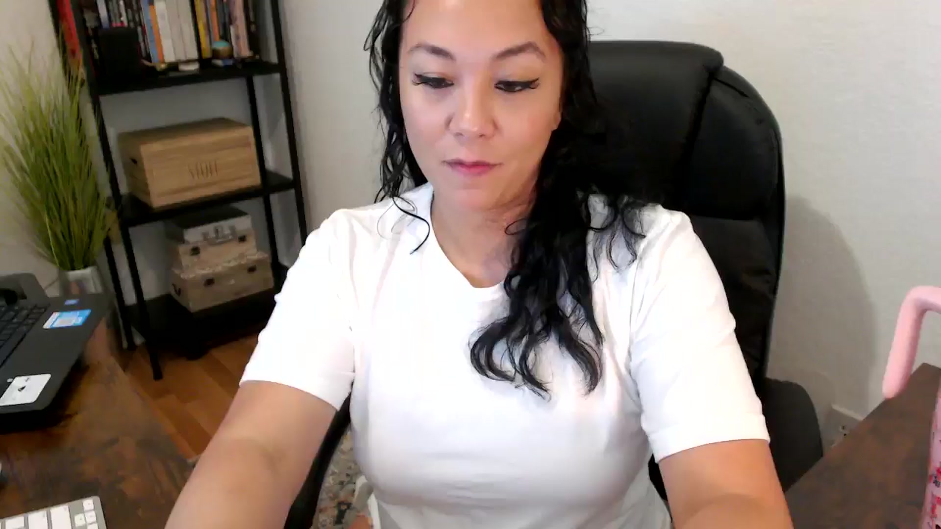 Gallery image thumbnail from MickaylaMoon's myfreecams stream on, 08/20/2024, 16:12 image 5 of 20