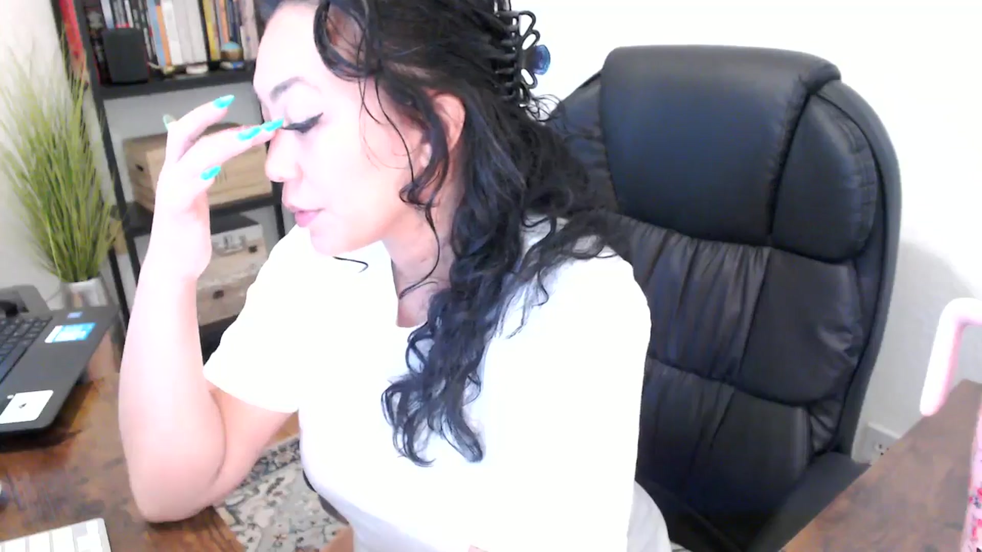 Gallery image thumbnail from MickaylaMoon's myfreecams stream on, 08/20/2024, 16:12 image 7 of 20