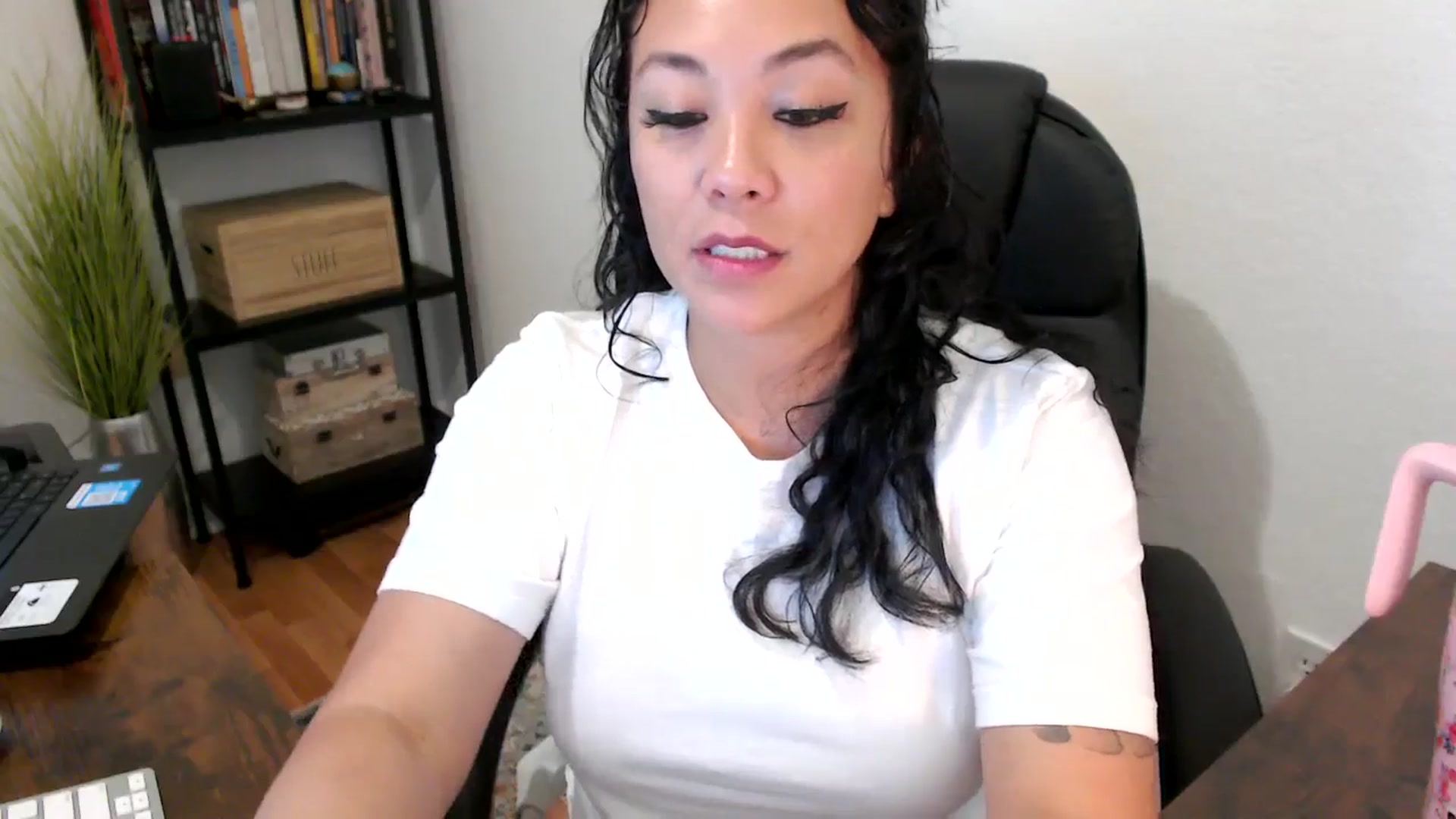 Gallery image thumbnail from MickaylaMoon's myfreecams stream on, 08/20/2024, 16:12 image 18 of 20