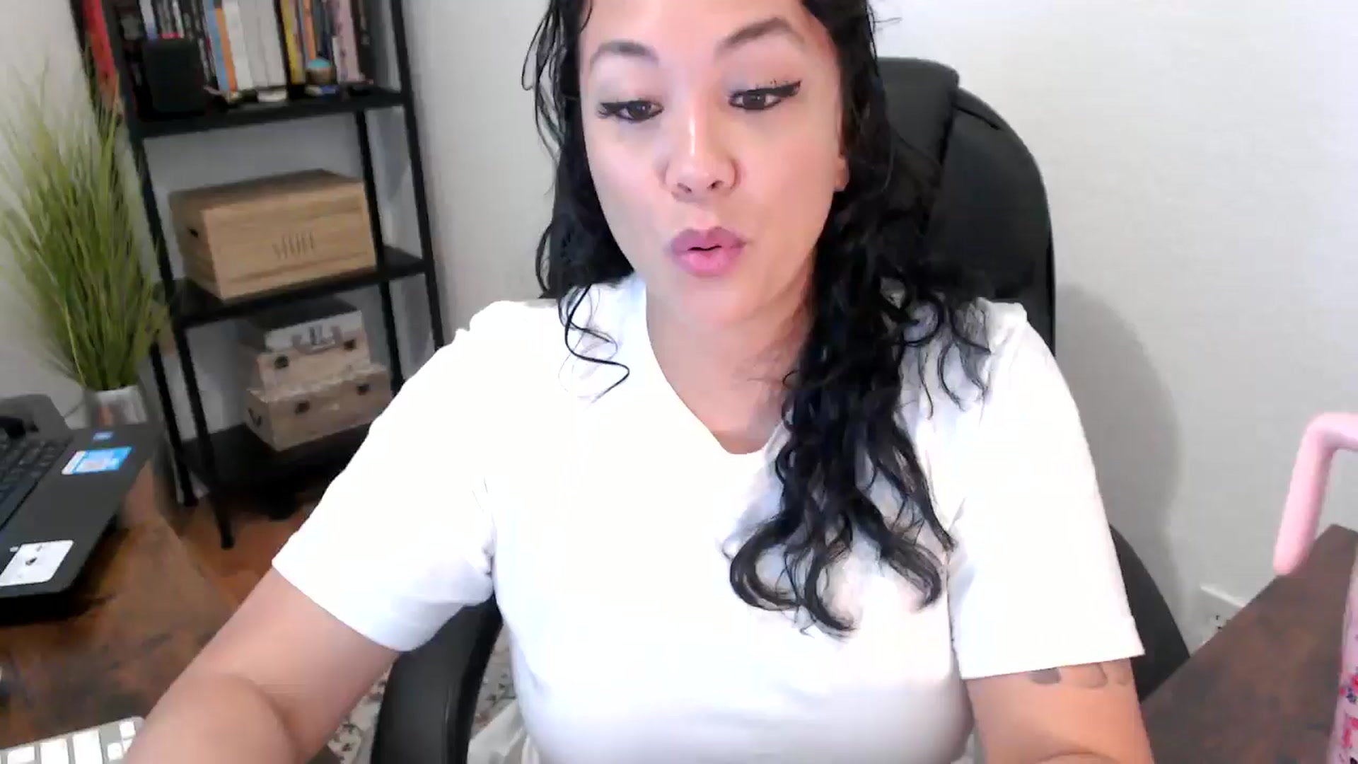 Gallery image thumbnail from MickaylaMoon's myfreecams stream on, 08/20/2024, 16:12 image 10 of 20
