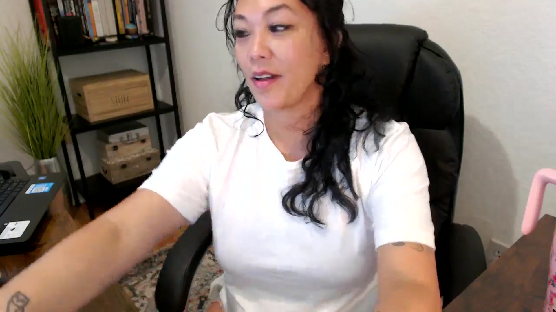 Gallery image thumbnail from MickaylaMoon's myfreecams stream on, 08/20/2024, 16:12 image 6 of 20