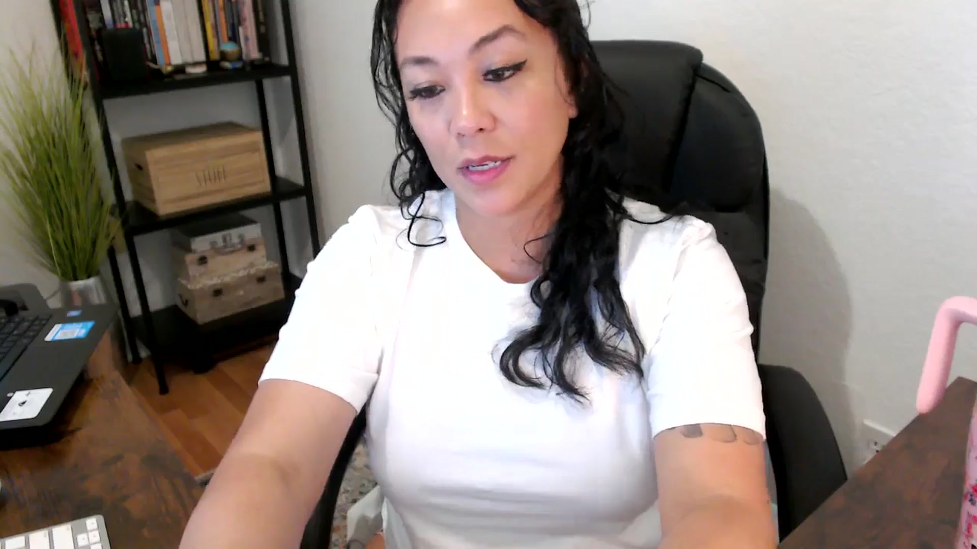 Gallery image thumbnail from MickaylaMoon's myfreecams stream on, 08/20/2024, 16:12 image 19 of 20
