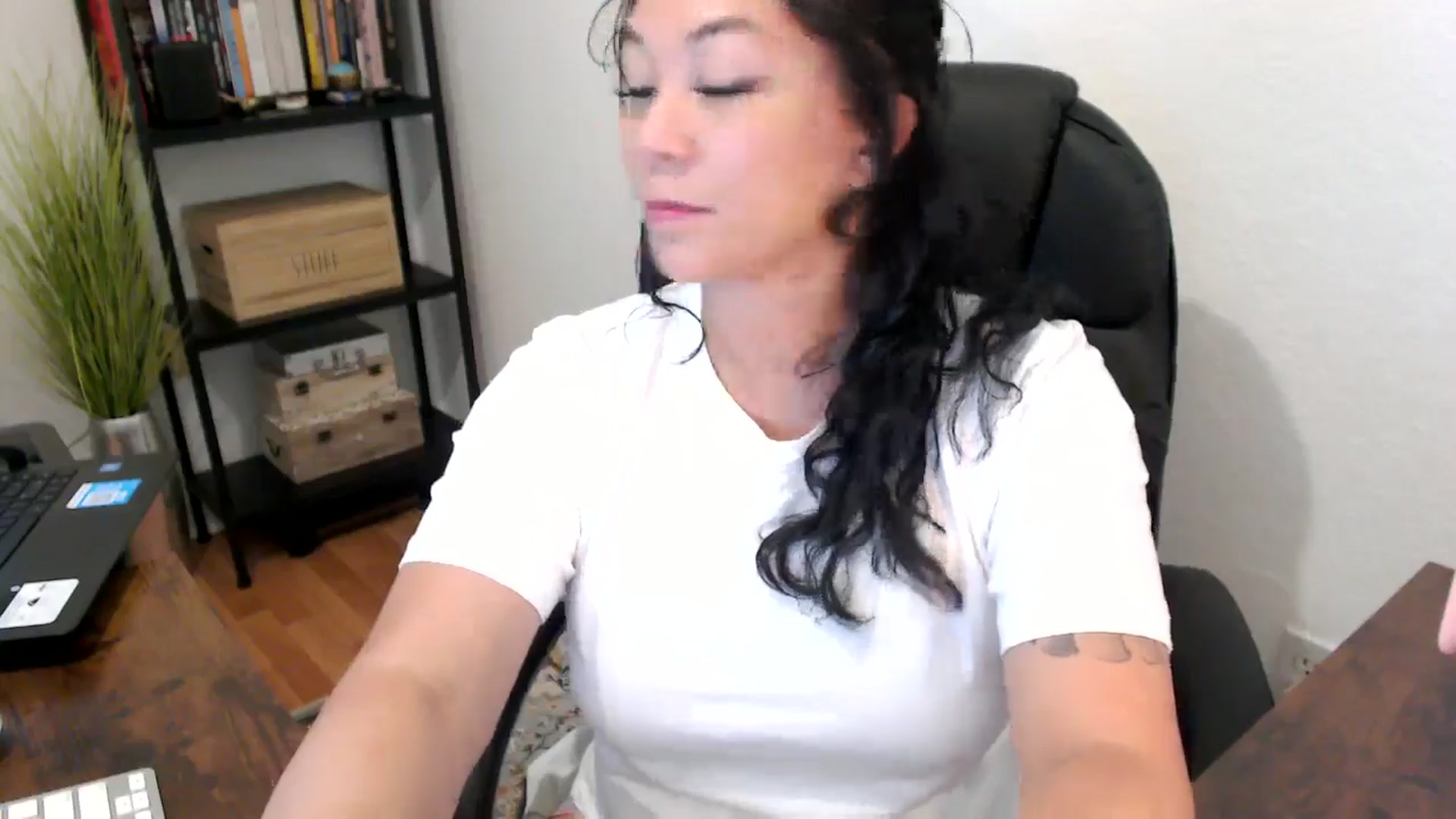 Gallery image thumbnail from MickaylaMoon's myfreecams stream on, 08/20/2024, 16:12 image 3 of 20