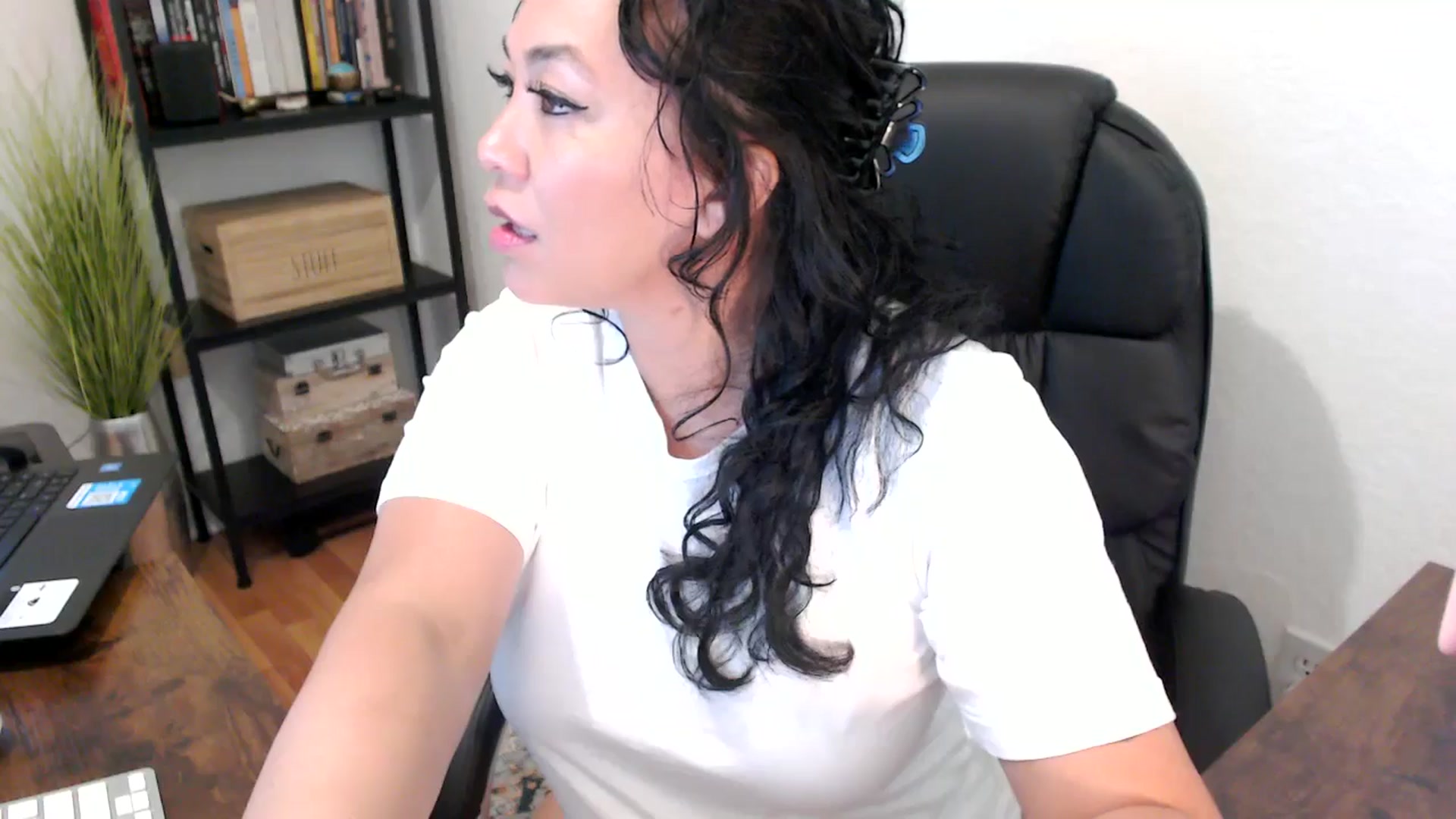 Gallery image thumbnail from MickaylaMoon's myfreecams stream on, 08/20/2024, 16:12 image 2 of 20