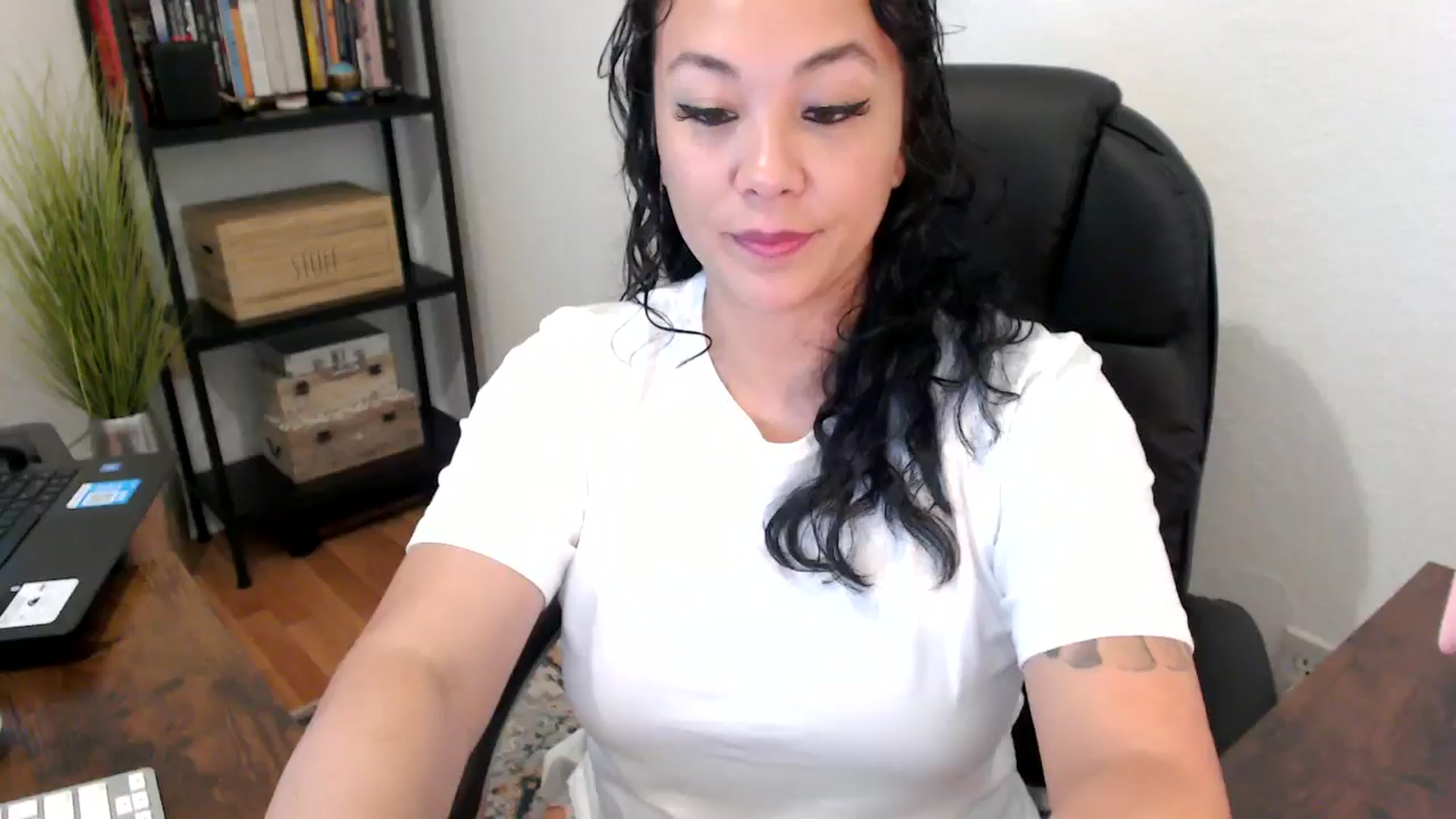 Gallery image thumbnail from MickaylaMoon's myfreecams stream on, 08/20/2024, 16:12 image 1 of 20