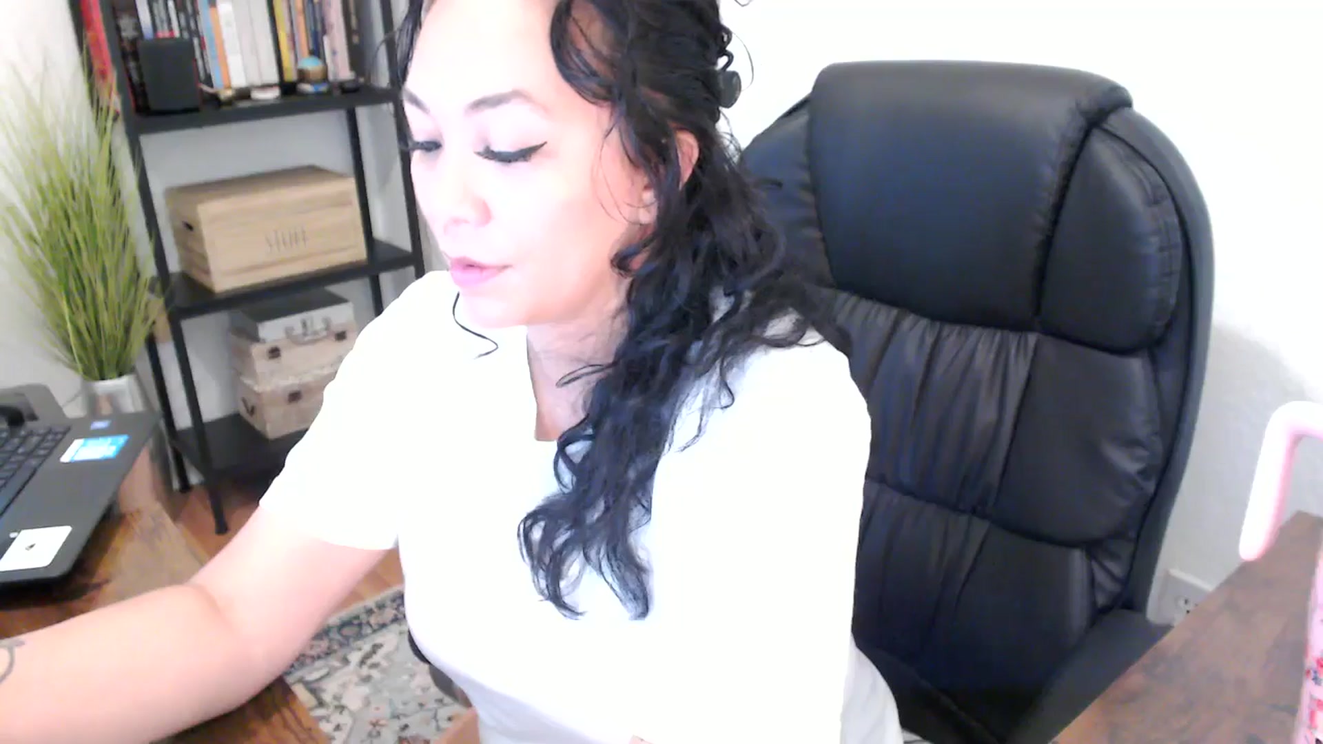 Gallery image thumbnail from MickaylaMoon's myfreecams stream on, 08/20/2024, 16:12 image 8 of 20