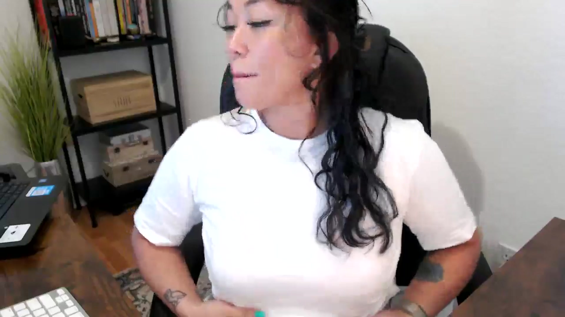 Gallery image thumbnail from MickaylaMoon's myfreecams stream on, 08/20/2024, 17:43 image 13 of 20