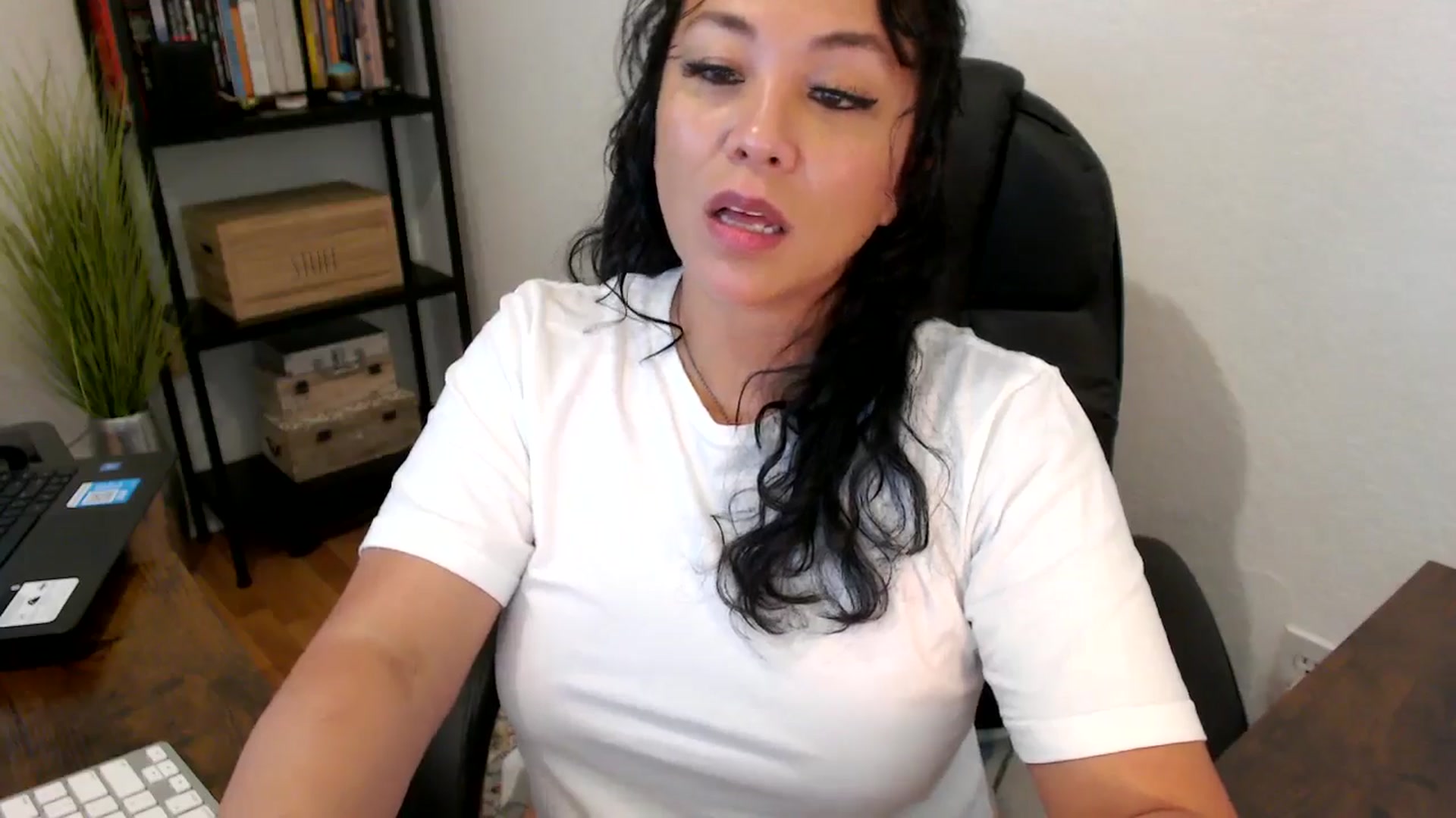 Gallery image thumbnail from MickaylaMoon's myfreecams stream on, 08/20/2024, 17:43 image 17 of 20