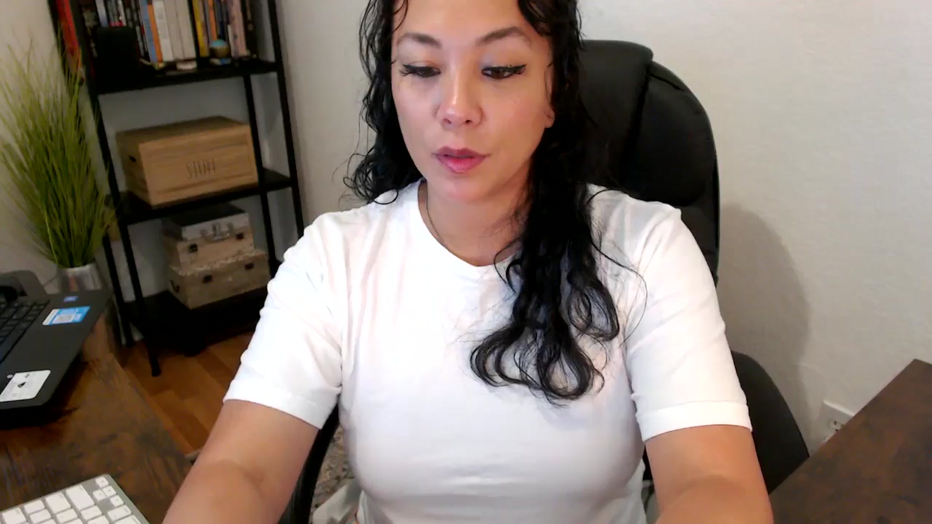 Gallery image thumbnail from MickaylaMoon's myfreecams stream on, 08/20/2024, 17:43 image 3 of 20