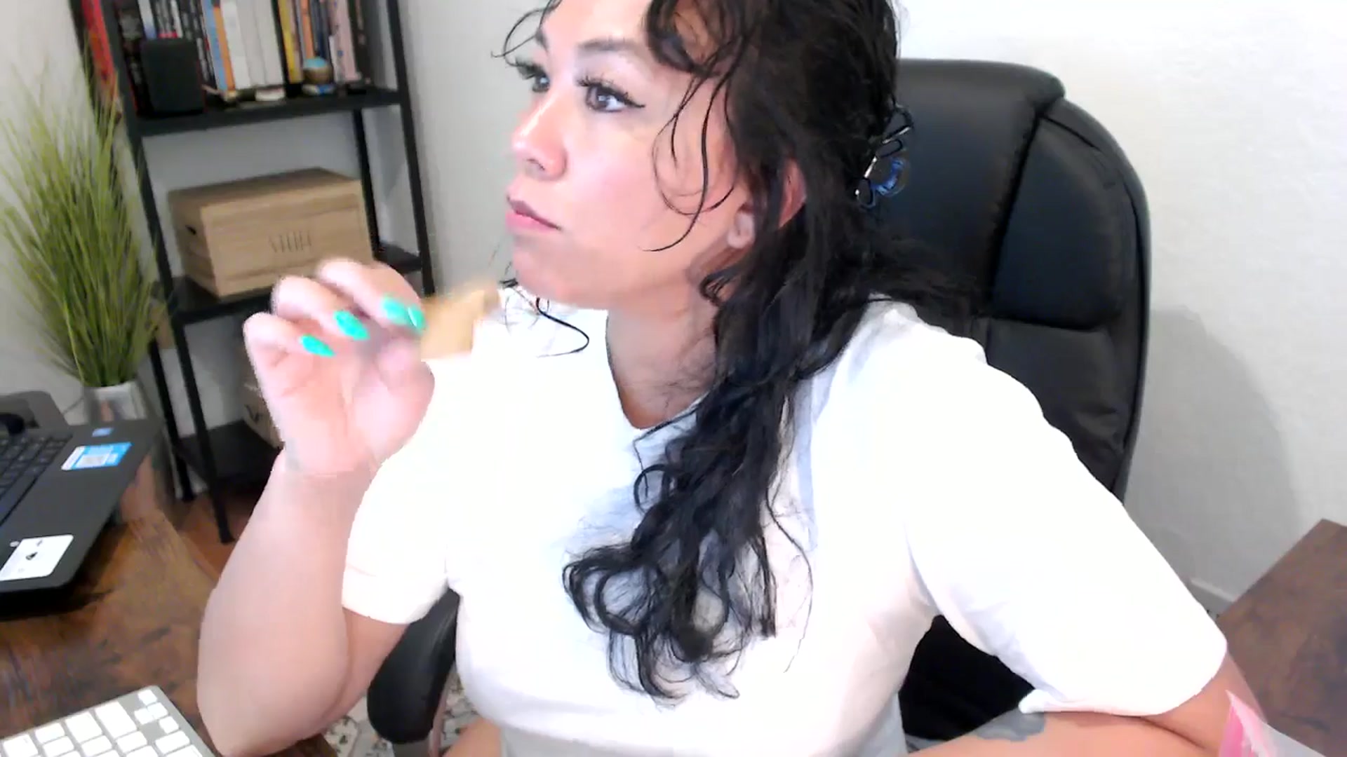 Gallery image thumbnail from MickaylaMoon's myfreecams stream on, 08/20/2024, 17:43 image 7 of 20