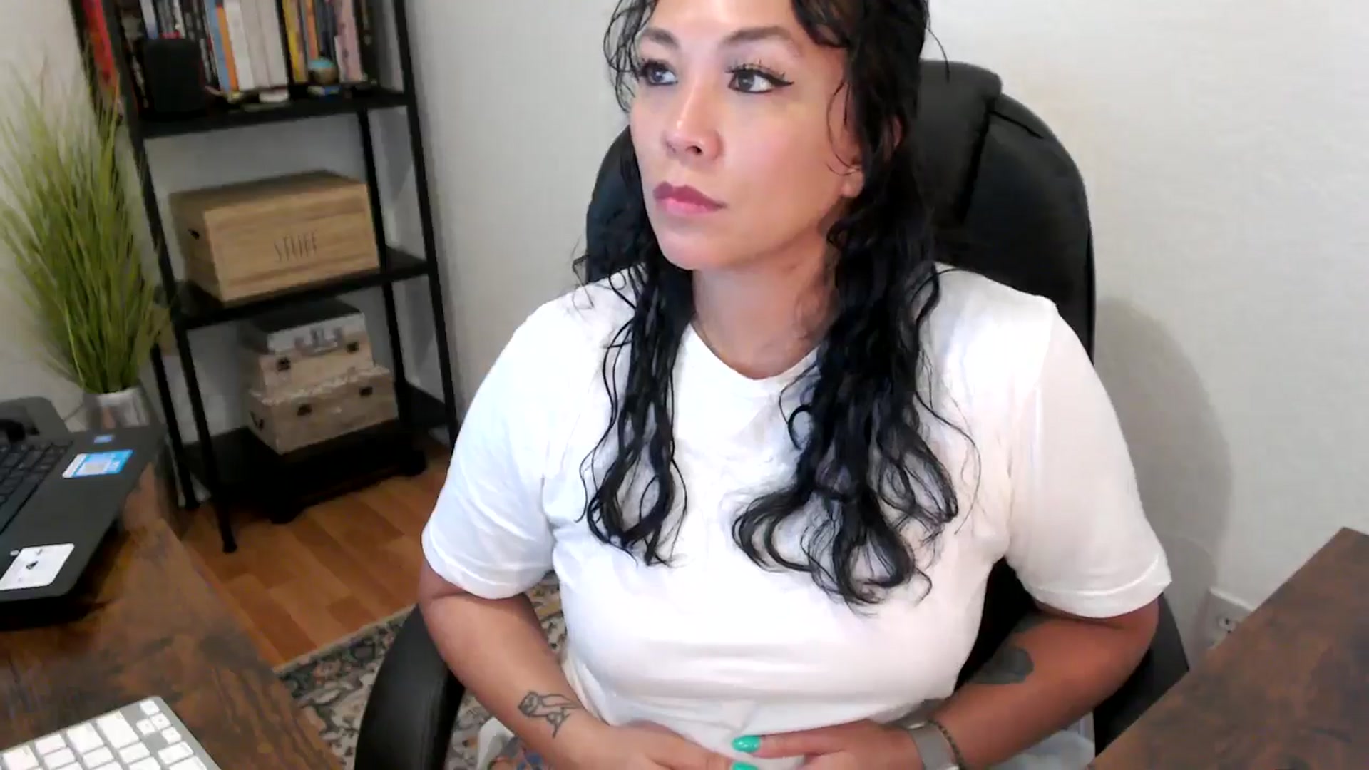 Gallery image thumbnail from MickaylaMoon's myfreecams stream on, 08/20/2024, 17:43 image 2 of 20