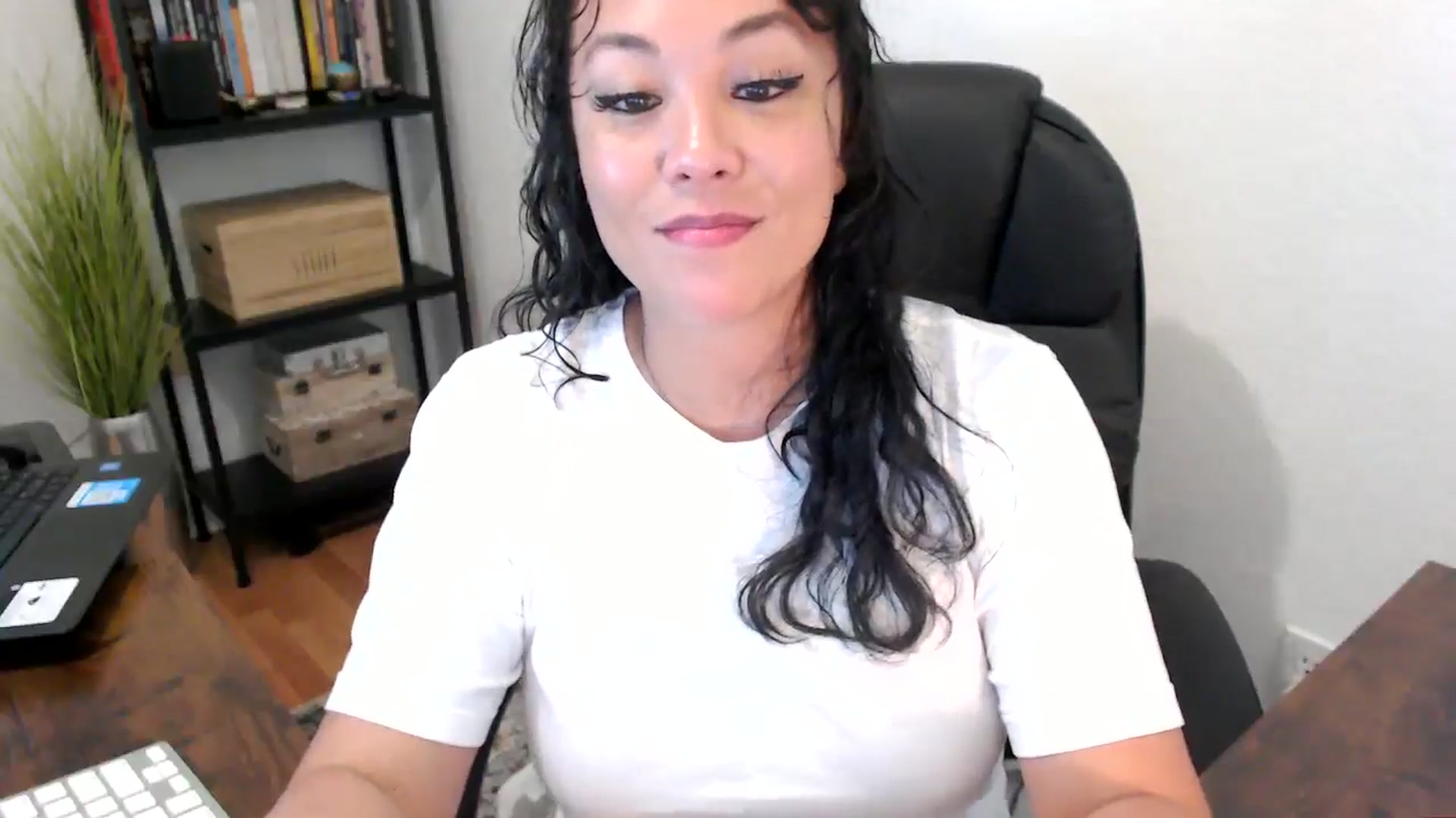Gallery image thumbnail from MickaylaMoon's myfreecams stream on, 08/20/2024, 17:43 image 10 of 20