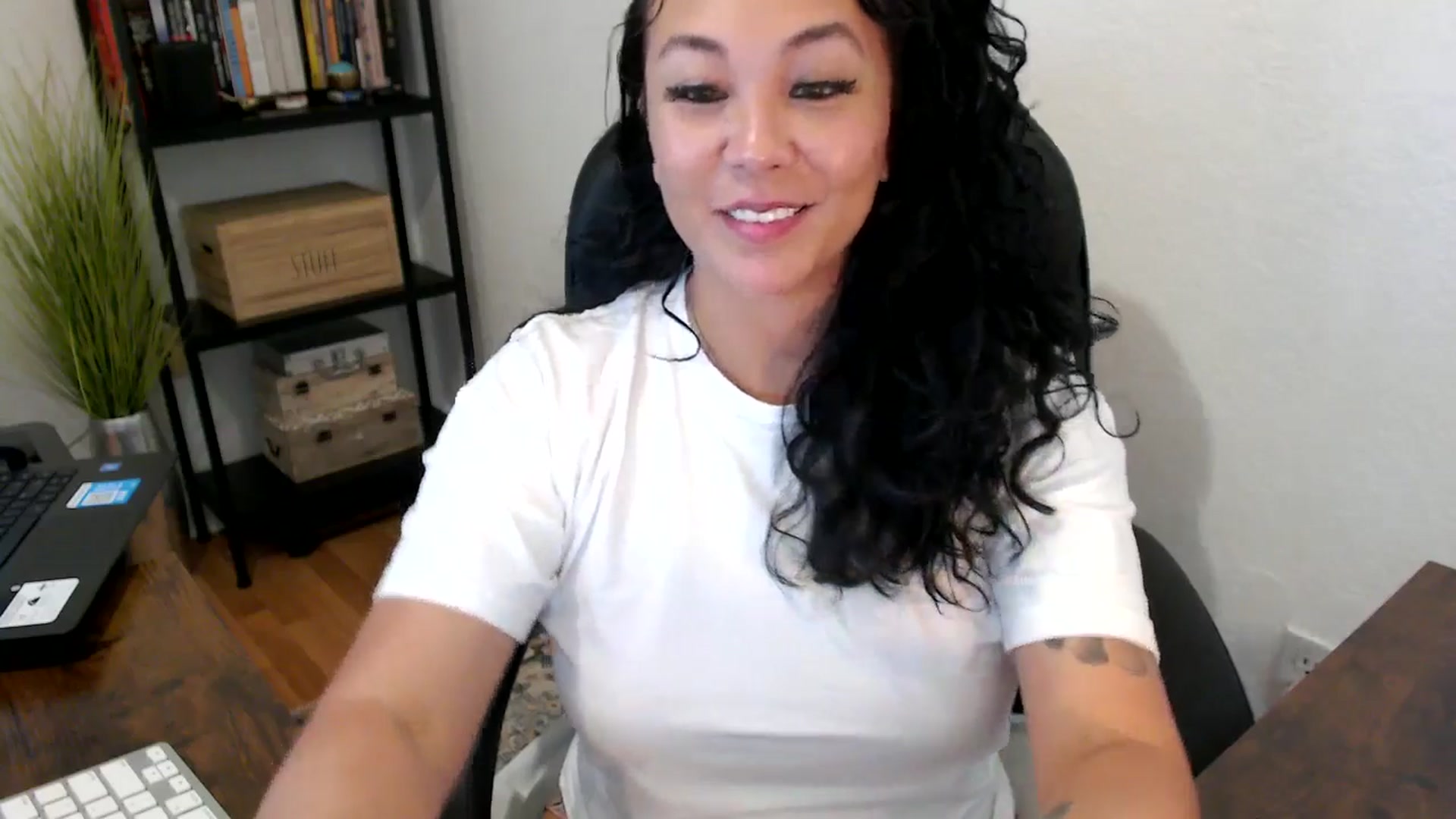 Gallery image thumbnail from MickaylaMoon's myfreecams stream on, 08/20/2024, 17:43 image 20 of 20