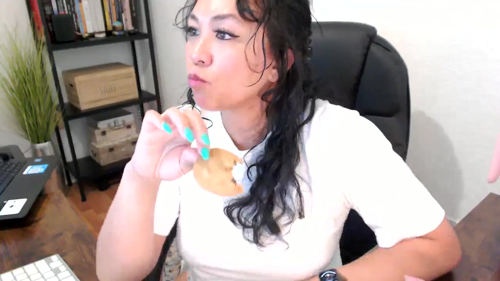 Gallery image thumbnail from MickaylaMoon's myfreecams stream on, 08/20/2024, 17:43 image 8 of 20