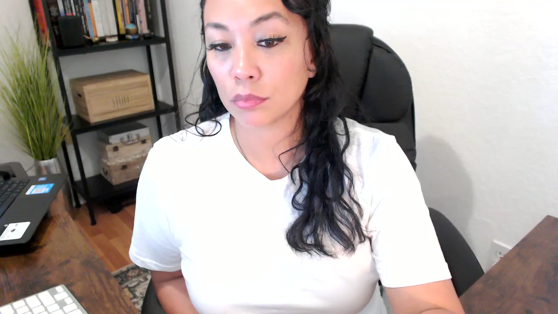 Gallery image thumbnail from MickaylaMoon's myfreecams stream on, 08/20/2024, 18:07 image 19 of 20