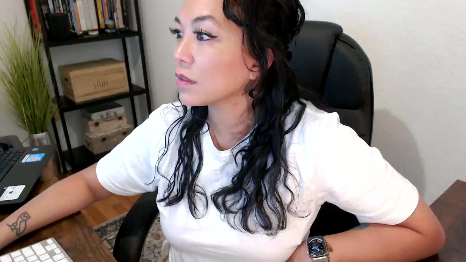 Gallery image thumbnail from MickaylaMoon's myfreecams stream on, 08/20/2024, 18:07 image 10 of 20