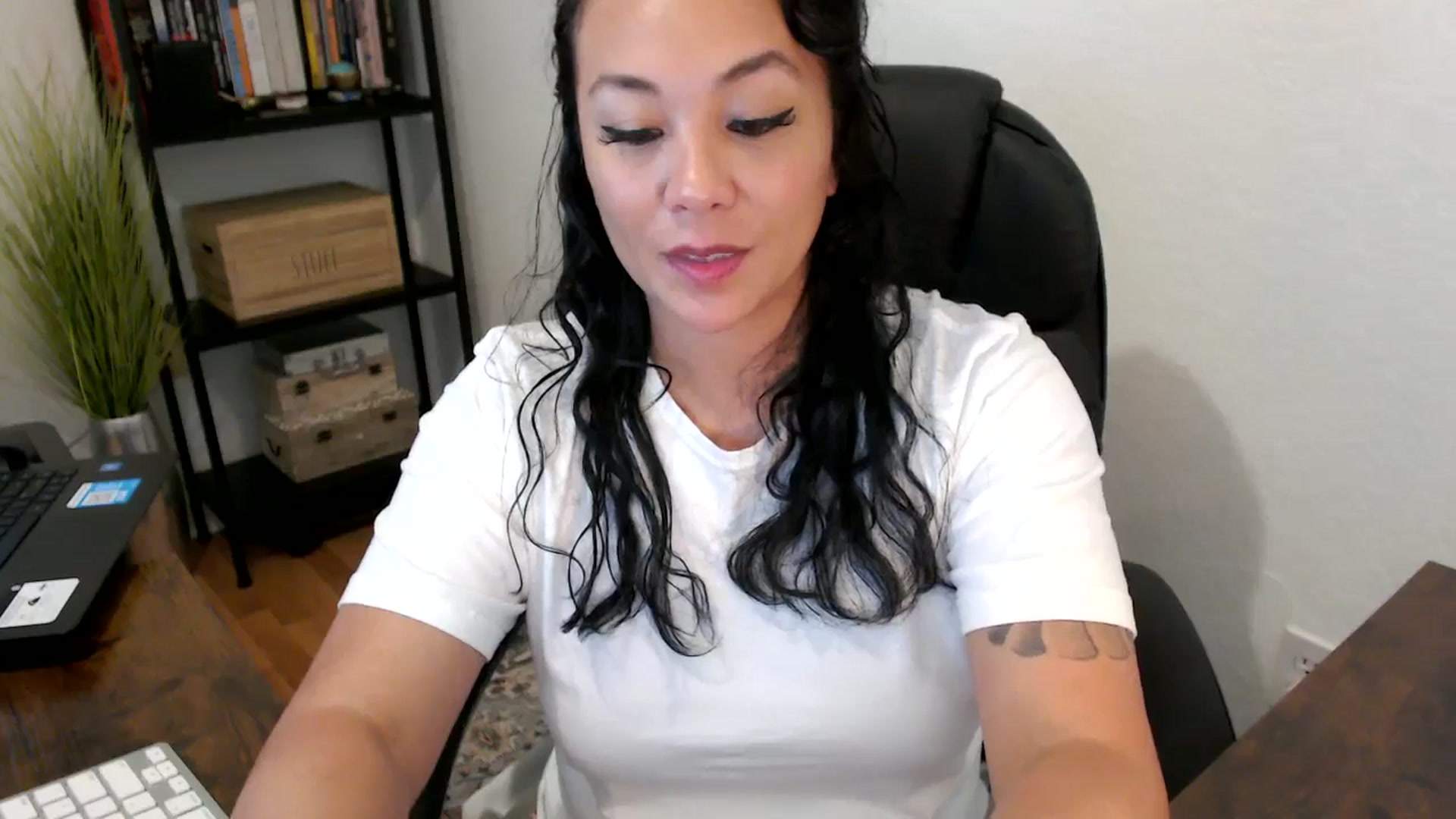 Gallery image thumbnail from MickaylaMoon's myfreecams stream on, 08/20/2024, 18:07 image 8 of 20