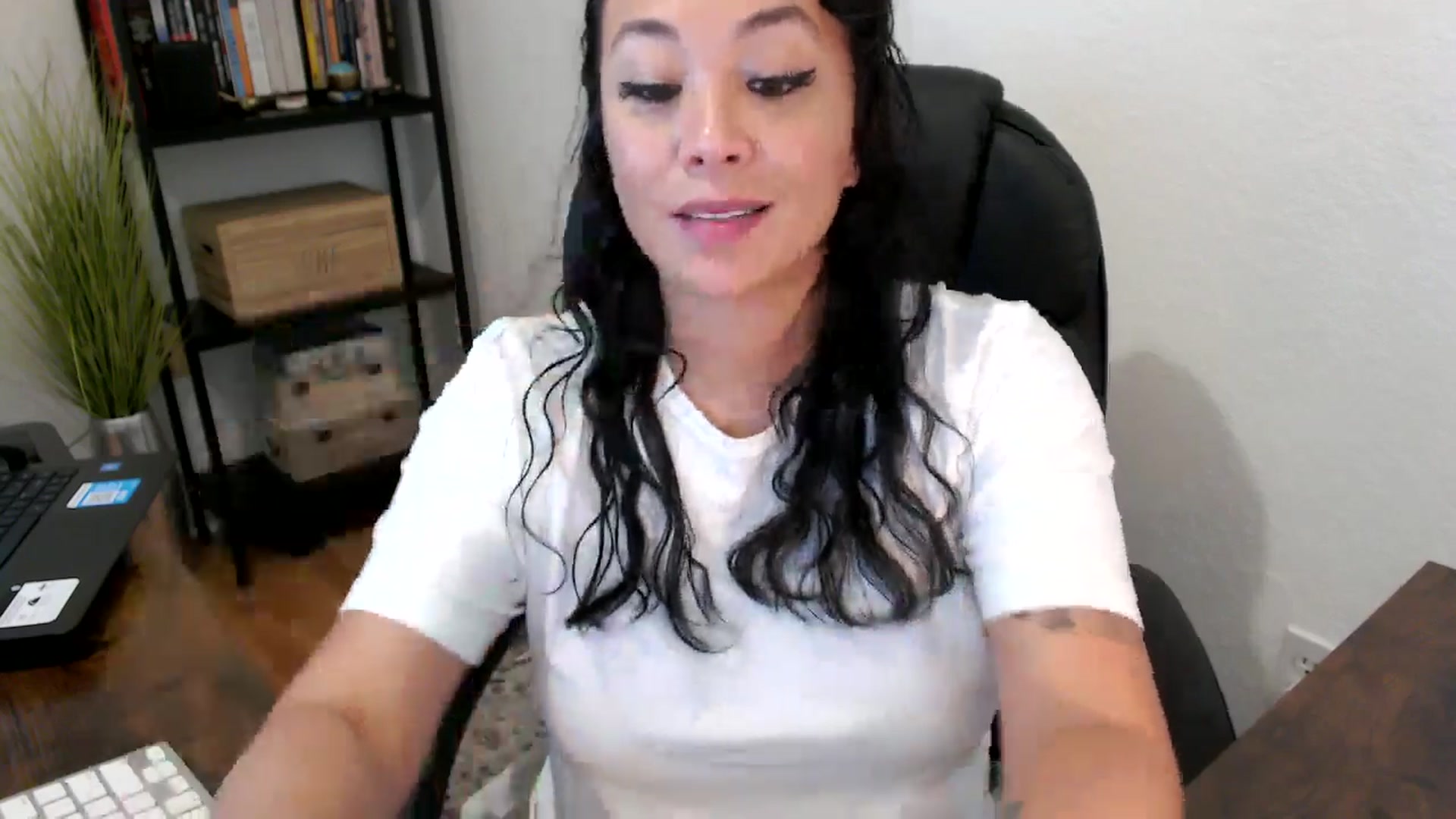Gallery image thumbnail from MickaylaMoon's myfreecams stream on, 08/20/2024, 18:07 image 7 of 20