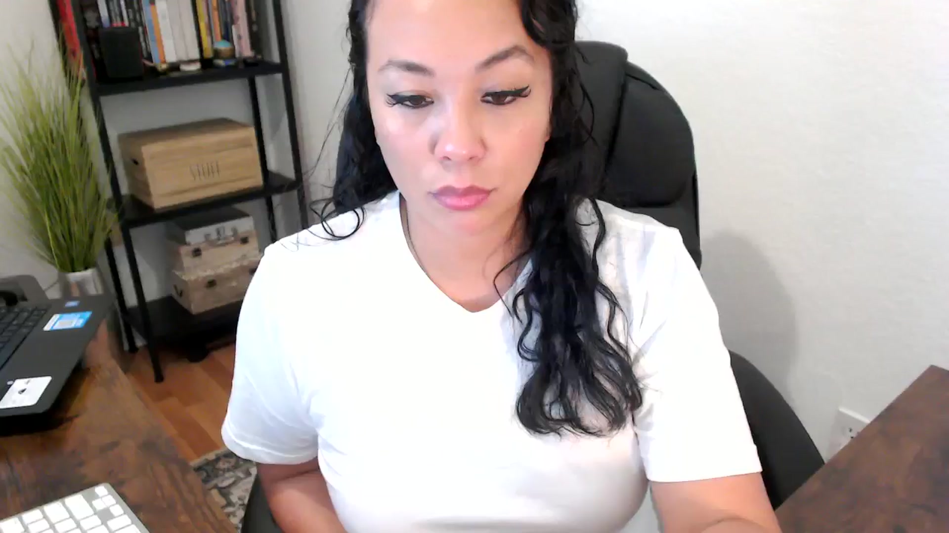 Gallery image thumbnail from MickaylaMoon's myfreecams stream on, 08/20/2024, 18:07 image 18 of 20