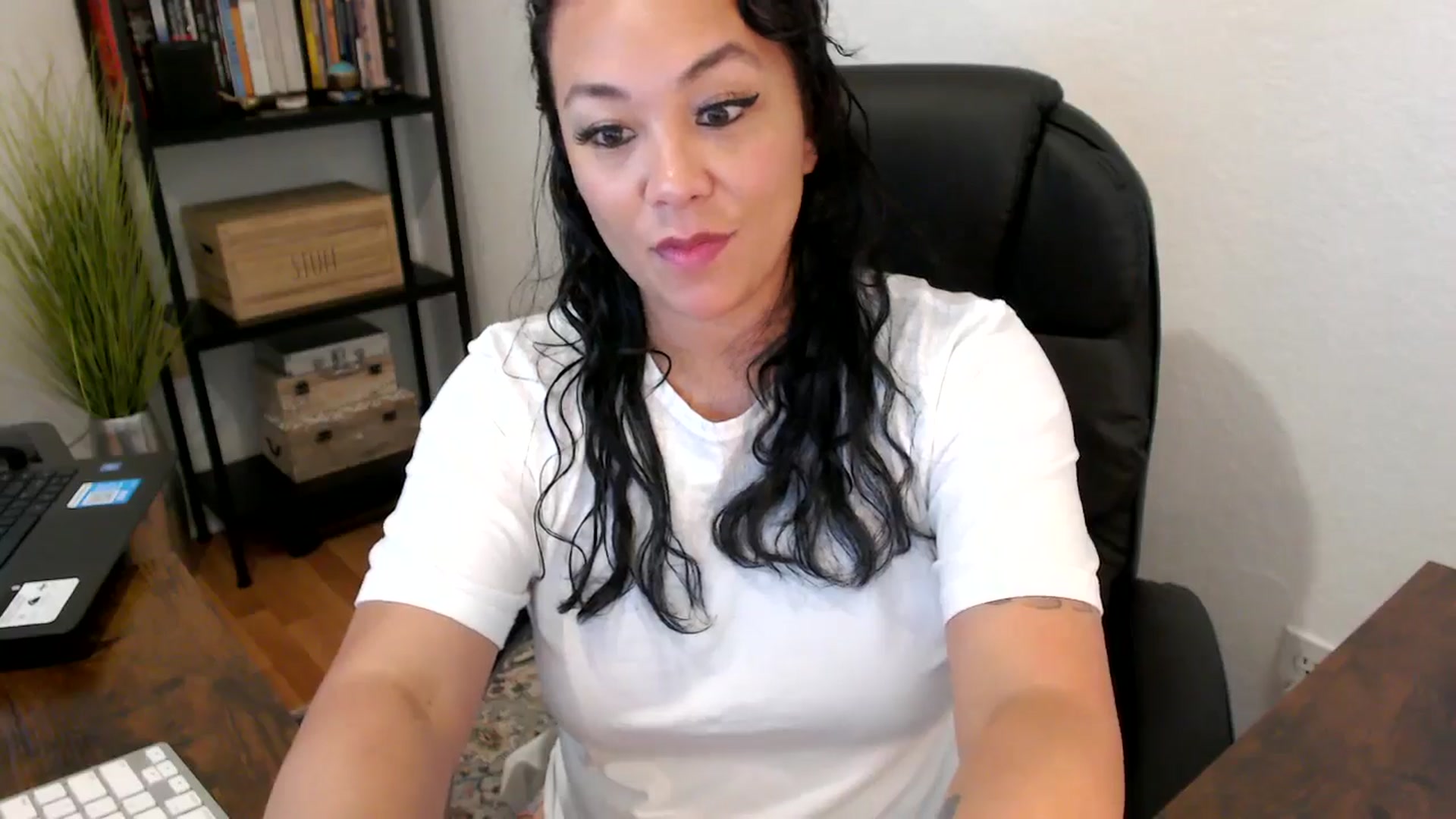 Gallery image thumbnail from MickaylaMoon's myfreecams stream on, 08/20/2024, 18:07 image 11 of 20