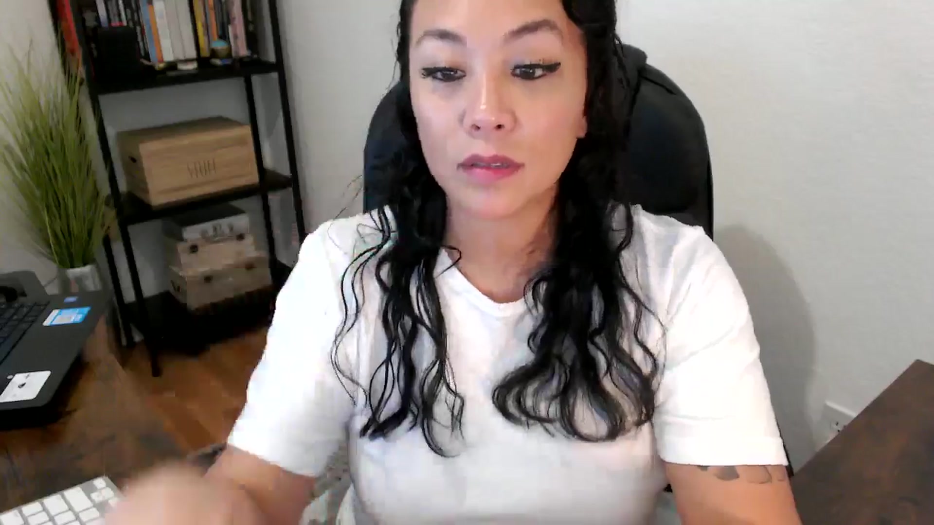 Gallery image thumbnail from MickaylaMoon's myfreecams stream on, 08/20/2024, 18:07 image 6 of 20