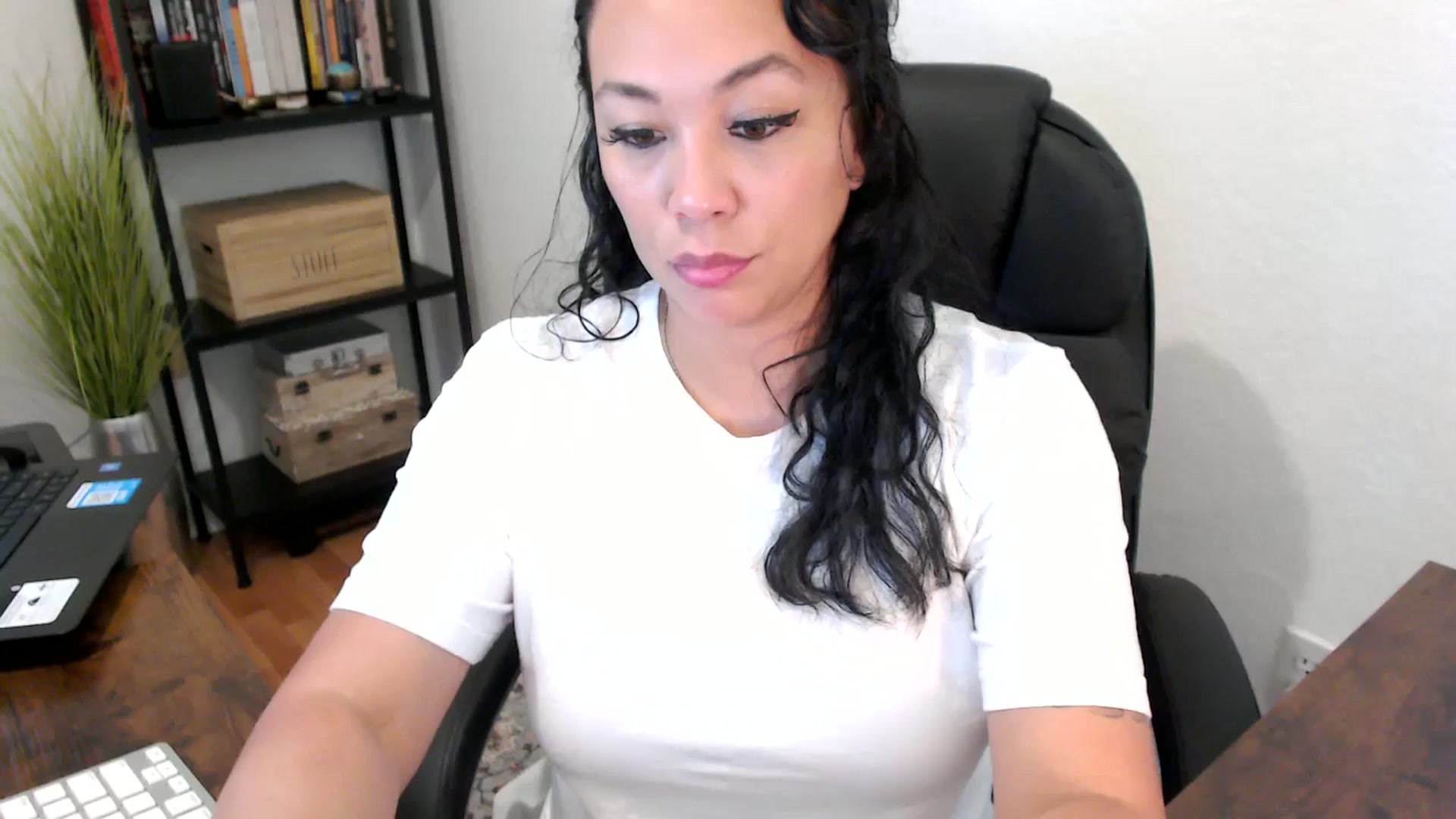 Gallery image thumbnail from MickaylaMoon's myfreecams stream on, 08/20/2024, 18:07 image 20 of 20