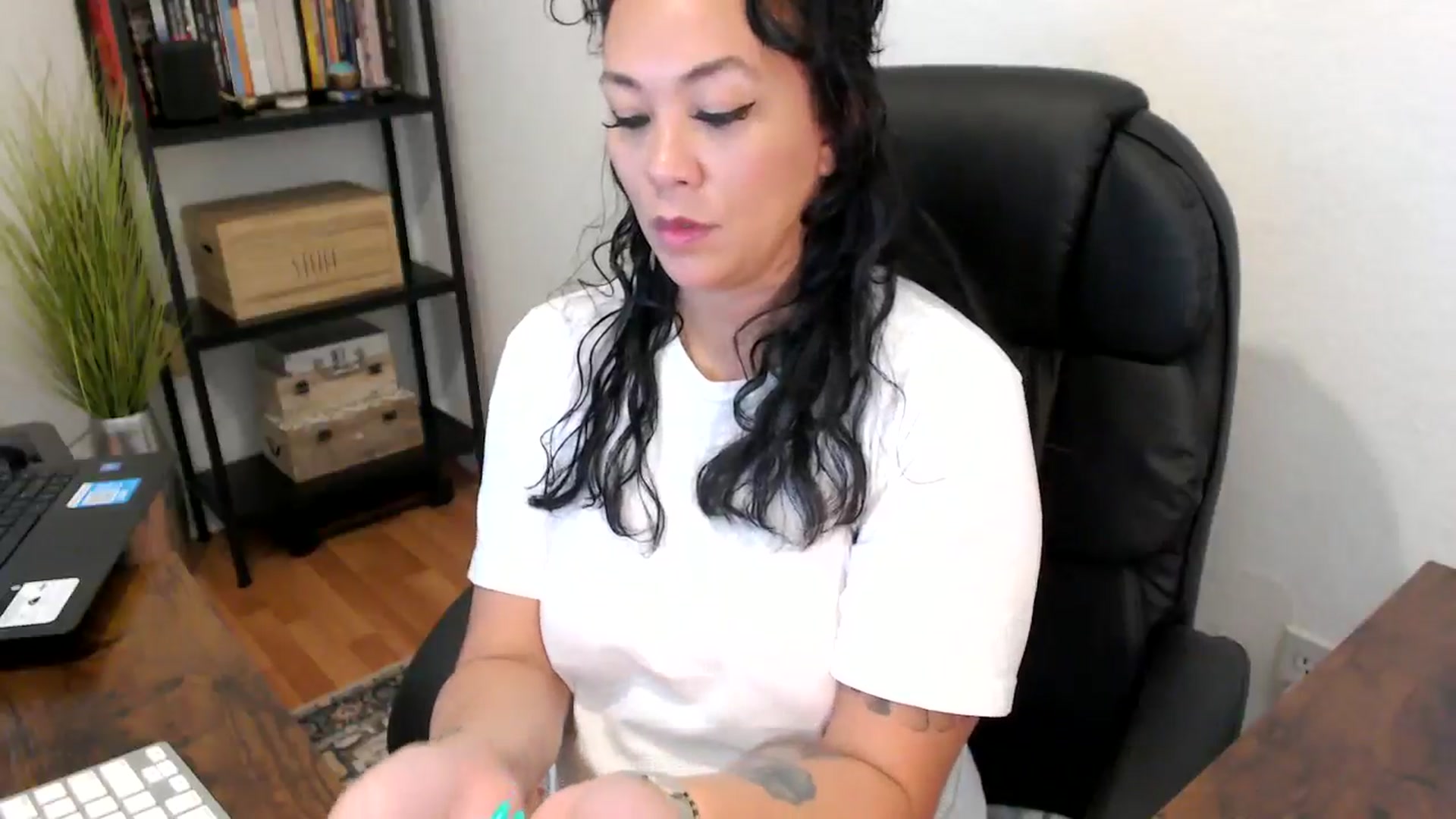 Gallery image thumbnail from MickaylaMoon's myfreecams stream on, 08/20/2024, 18:07 image 4 of 20
