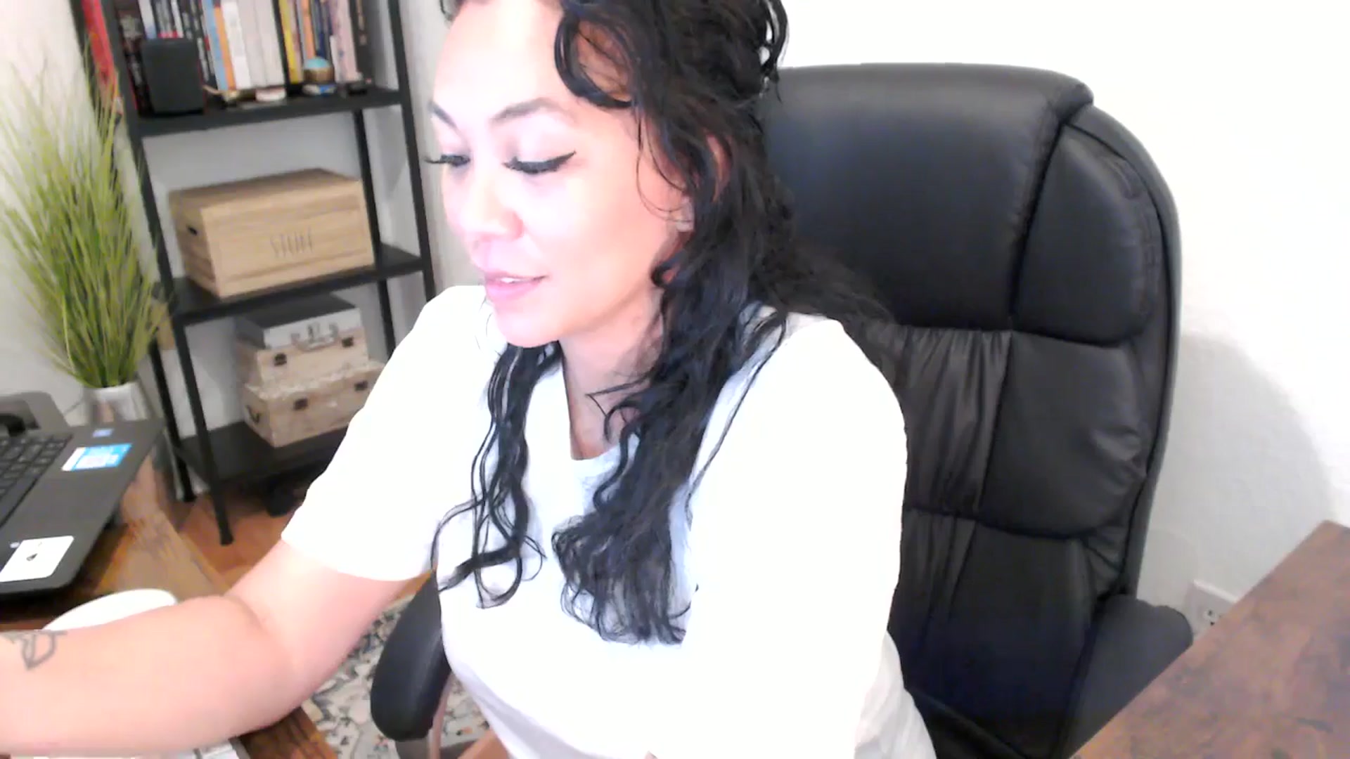 Gallery image thumbnail from MickaylaMoon's myfreecams stream on, 08/20/2024, 18:56 image 18 of 20