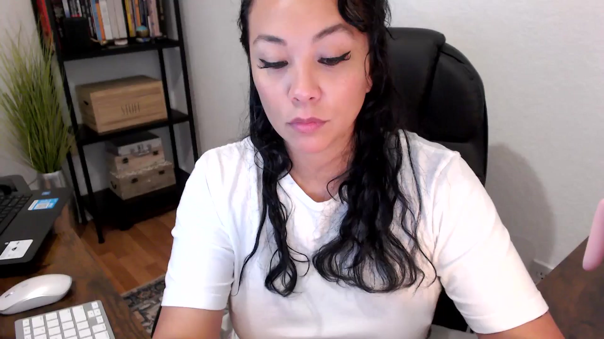 Gallery image thumbnail from MickaylaMoon's myfreecams stream on, 08/20/2024, 18:56 image 7 of 20