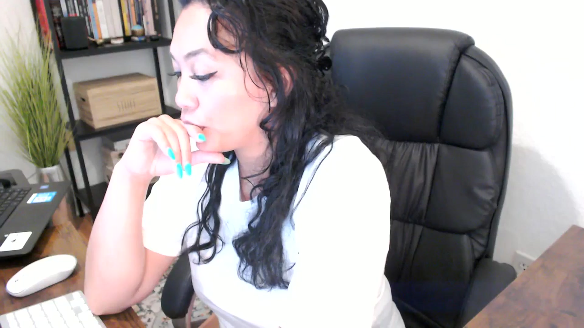 Gallery image thumbnail from MickaylaMoon's myfreecams stream on, 08/20/2024, 18:56 image 19 of 20
