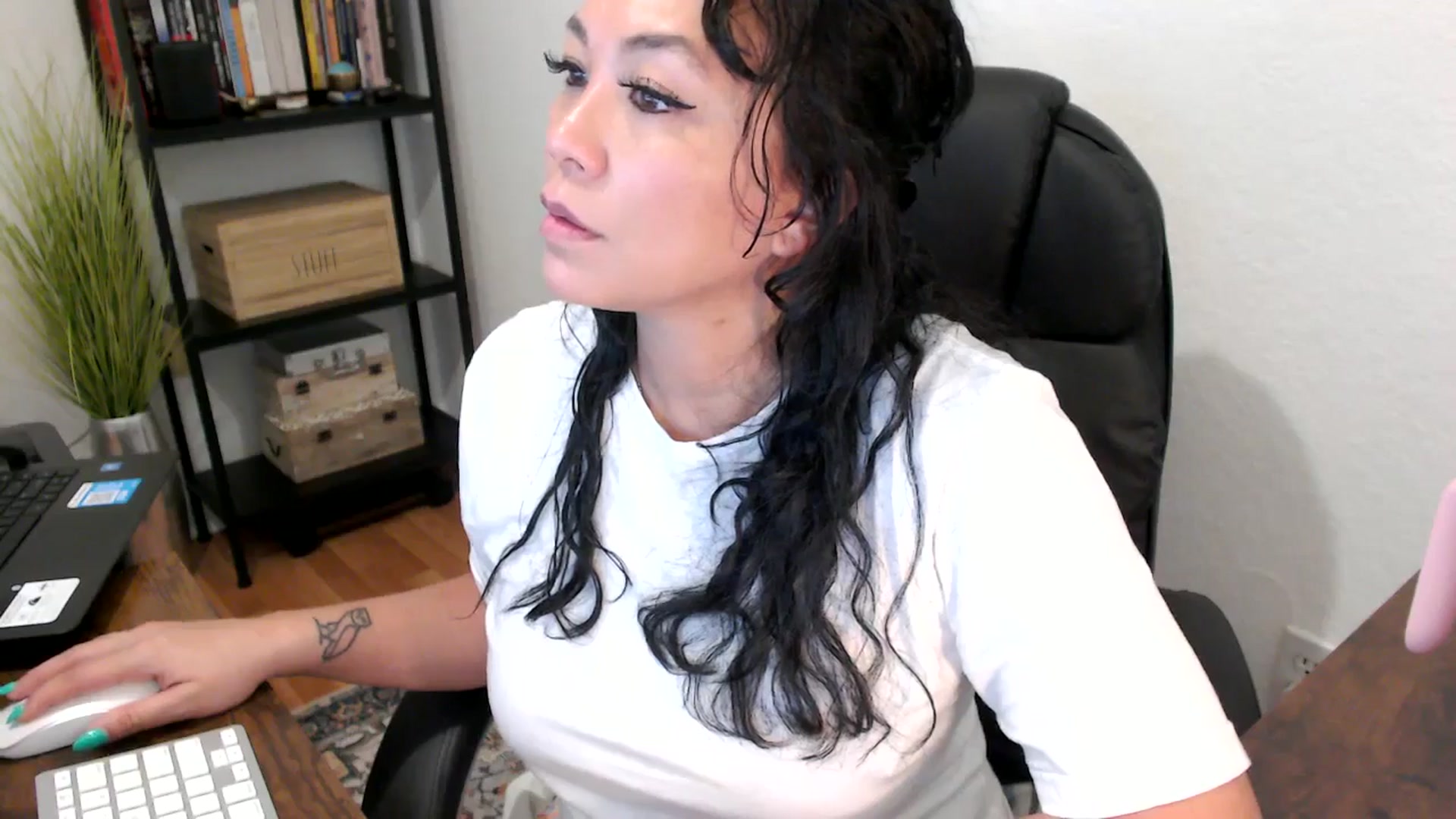 Gallery image thumbnail from MickaylaMoon's myfreecams stream on, 08/20/2024, 18:56 image 4 of 20