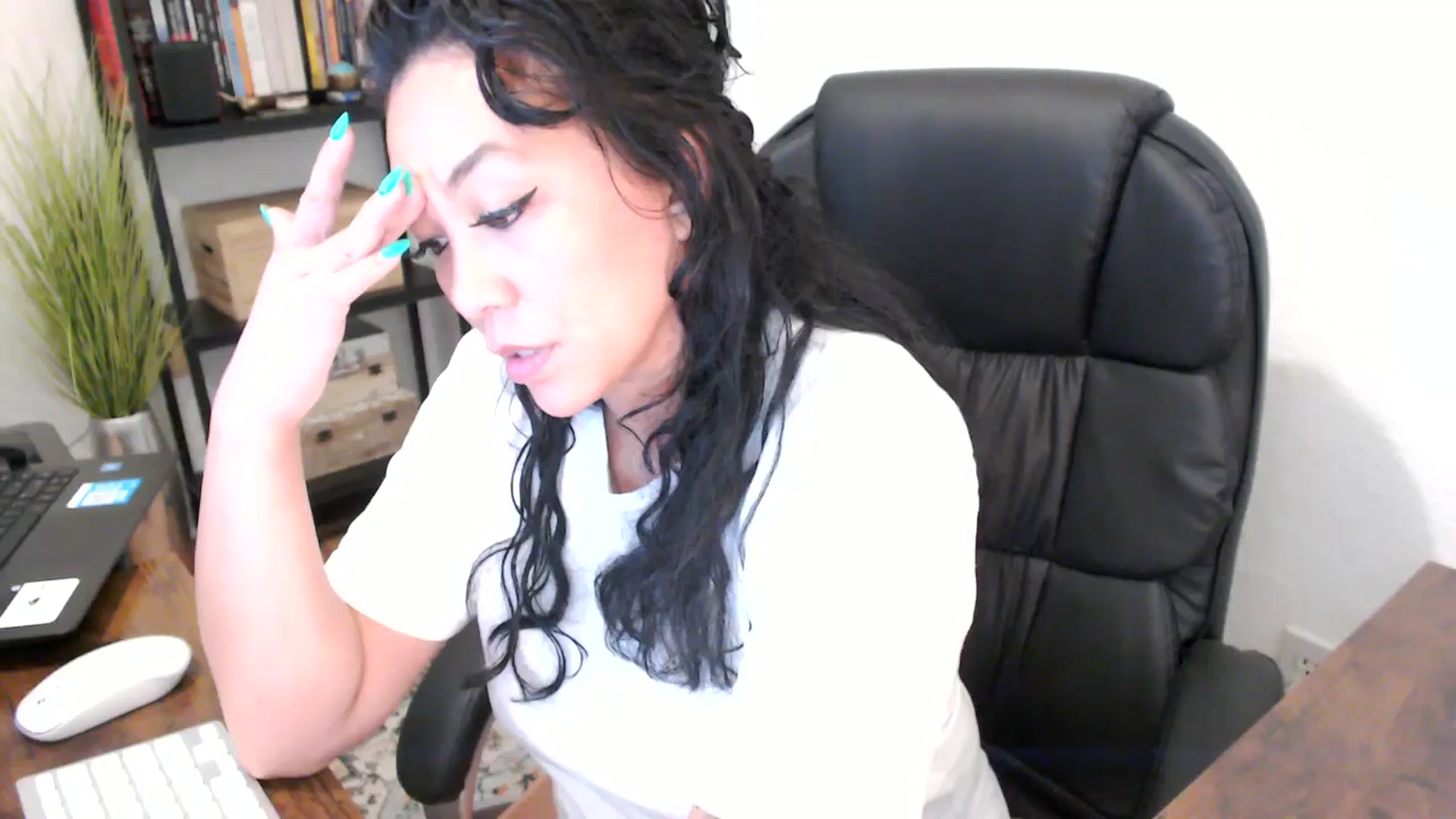 Gallery image thumbnail from MickaylaMoon's myfreecams stream on, 08/20/2024, 18:56 image 16 of 20